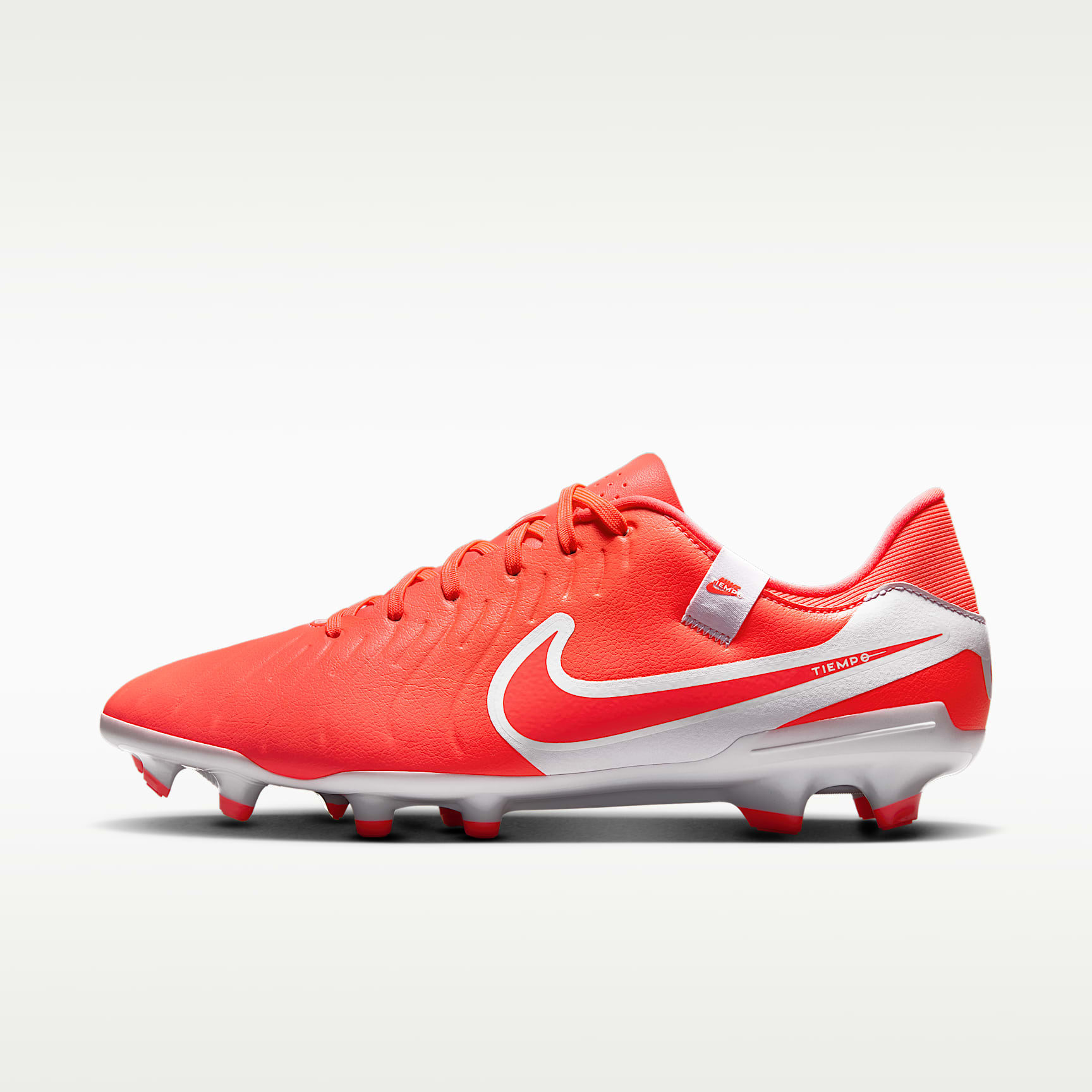 รองเท้าสตั๊ดฟุตบอลไม่หุ้มข้อสำหรับหลายพื้นผิว Nike Tiempo Legend 10 Academy
