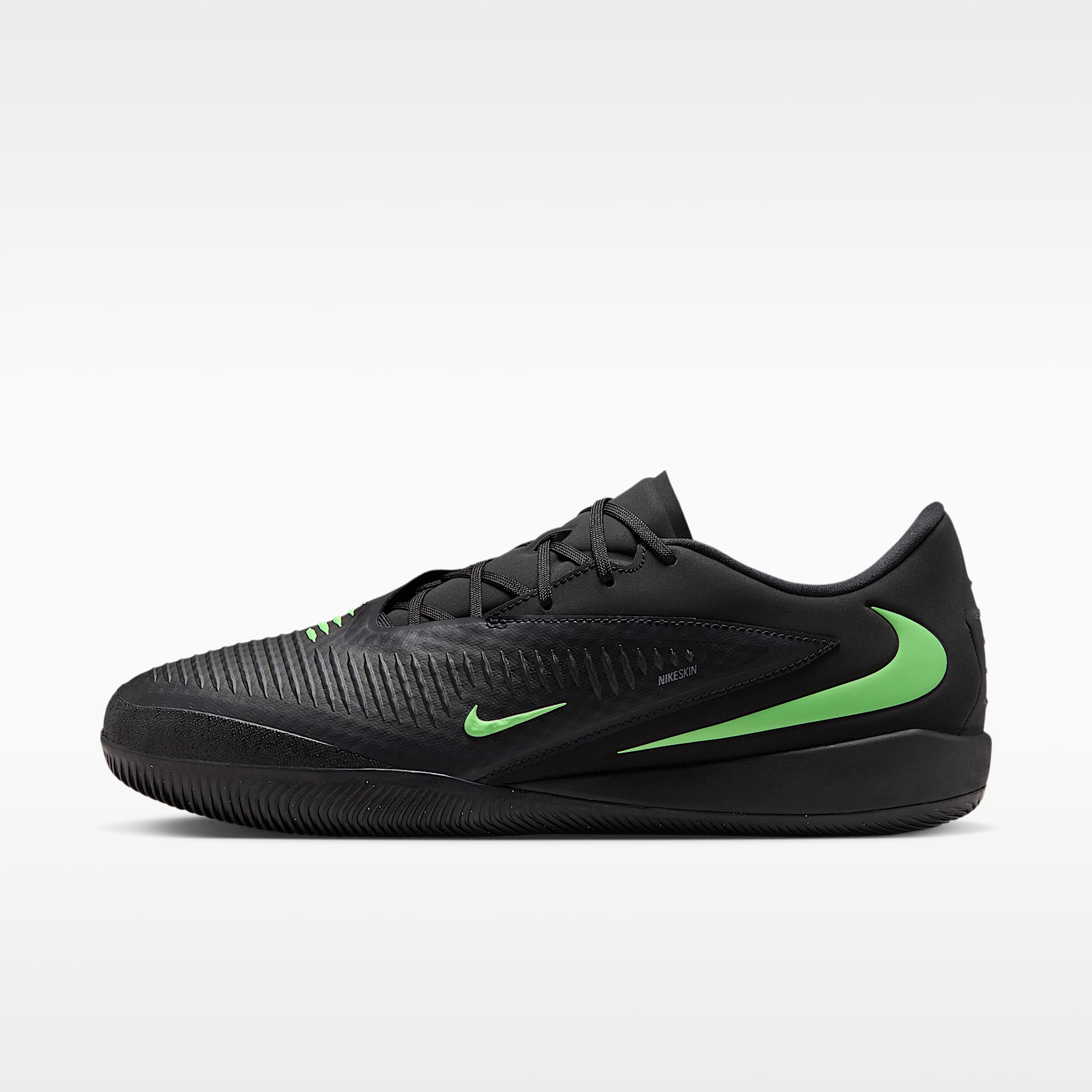 Nike Phantom 6 Low Academy Indoor/Court Soccer Shoes
