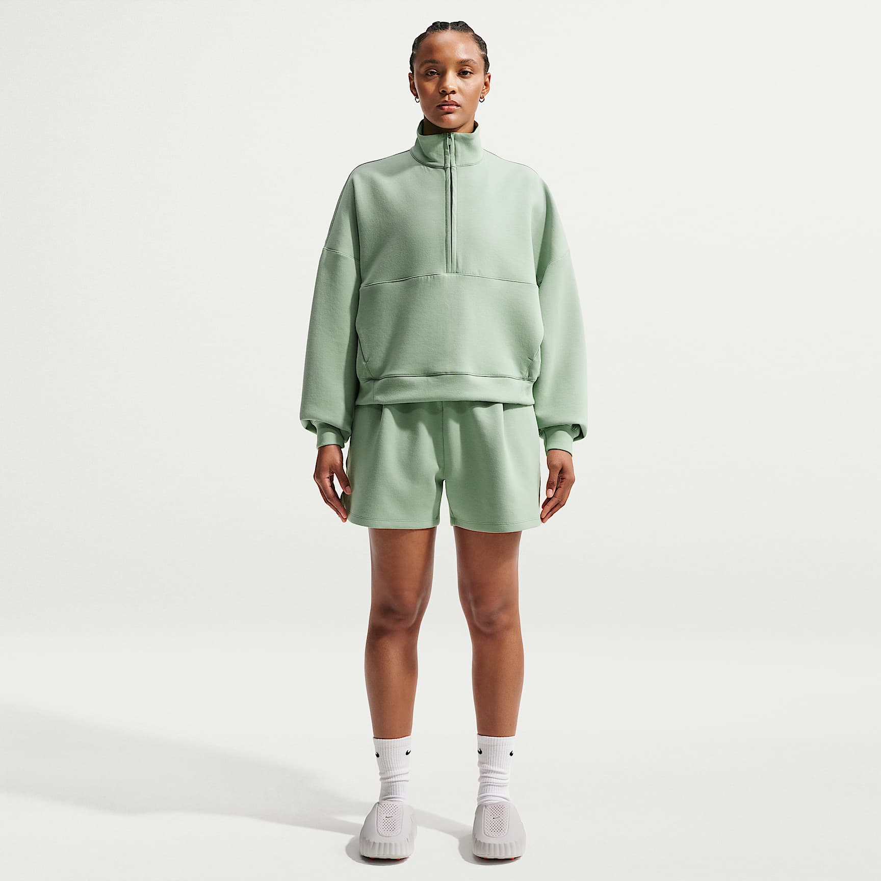 Nike 24.7 ImpossiblySoft Women's Dri-FIT Mid-Rise Loose 4" Shorts