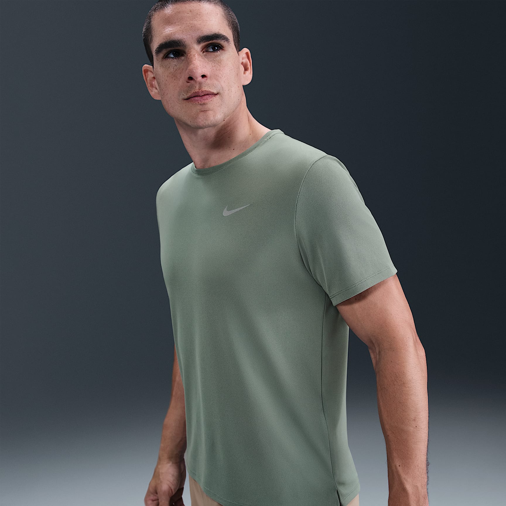 Playera de correr de manga corta Dri-FIT para hombre Nike Miler