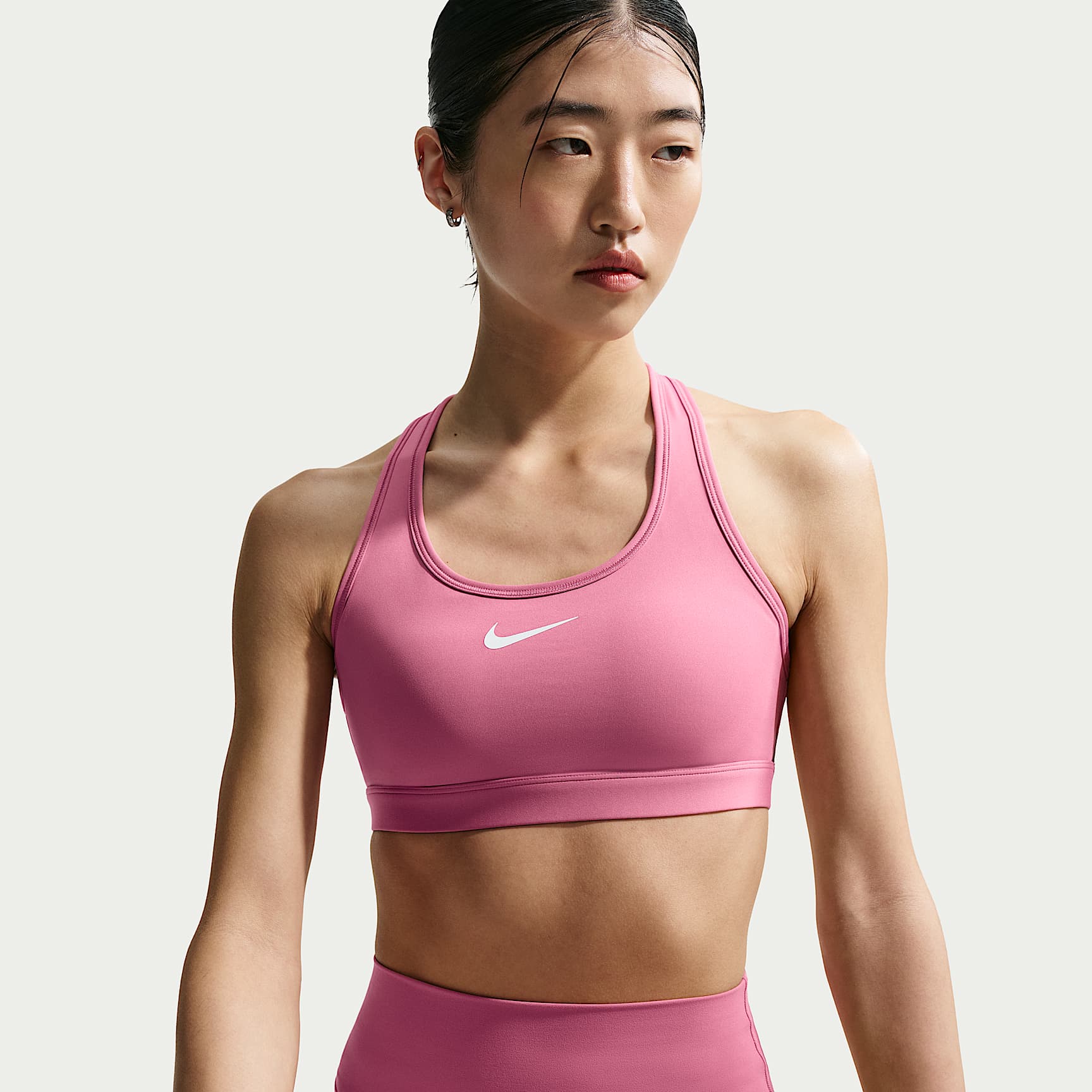 나이키 스우시 미디엄 서포트 여성 패드 스포츠 브라