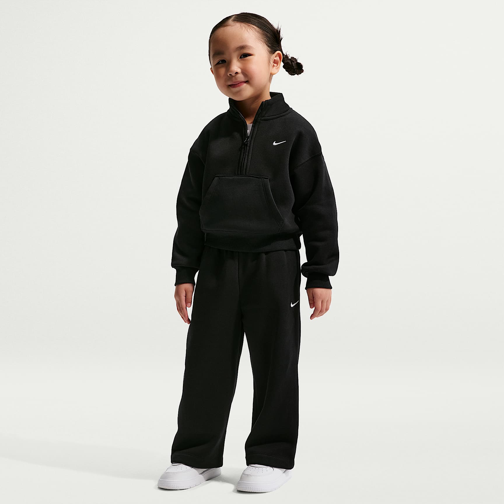 Nike Sportswear Studio Fleece-Set aus Oberteil mit Halbreißverschluss und Hose für jüngere Kinder
