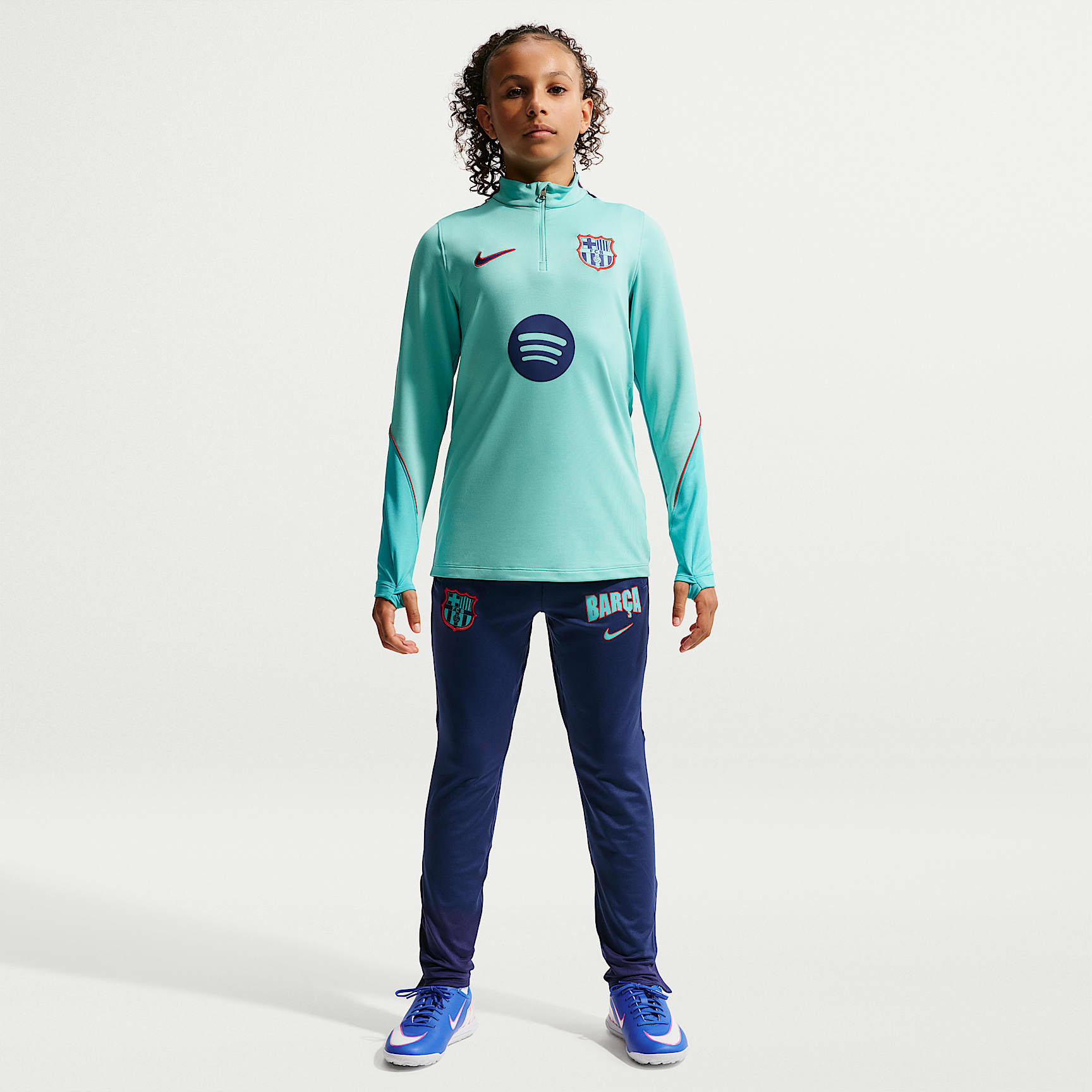 Pantaloni da calcio in maglia Nike Dri-FIT FC Barcelona Strike per ragazzo/a – Terza