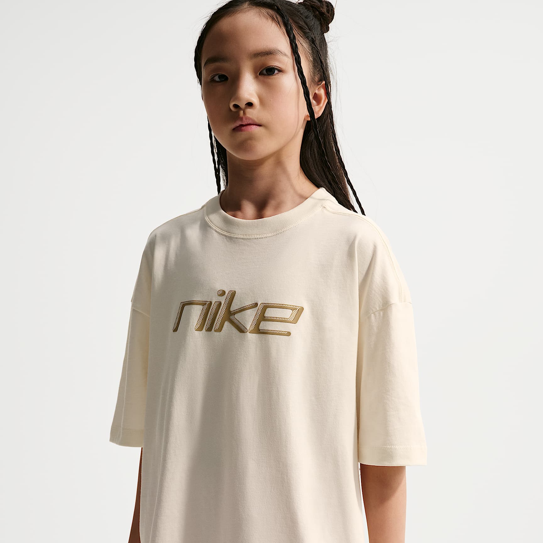 เสื้อยืดขนาดโอเวอร์ไซส์เด็กโต Nike Sportswear (หญิง)