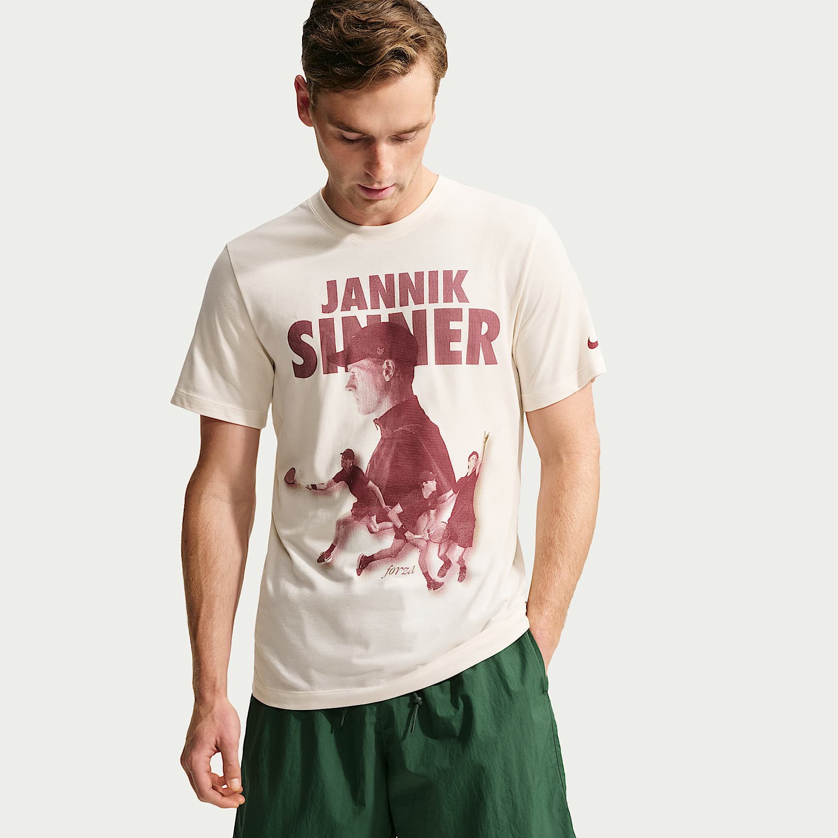 Playera de tenis con gráfico NikeCourt Dri-FIT para hombre Jannik Sinner