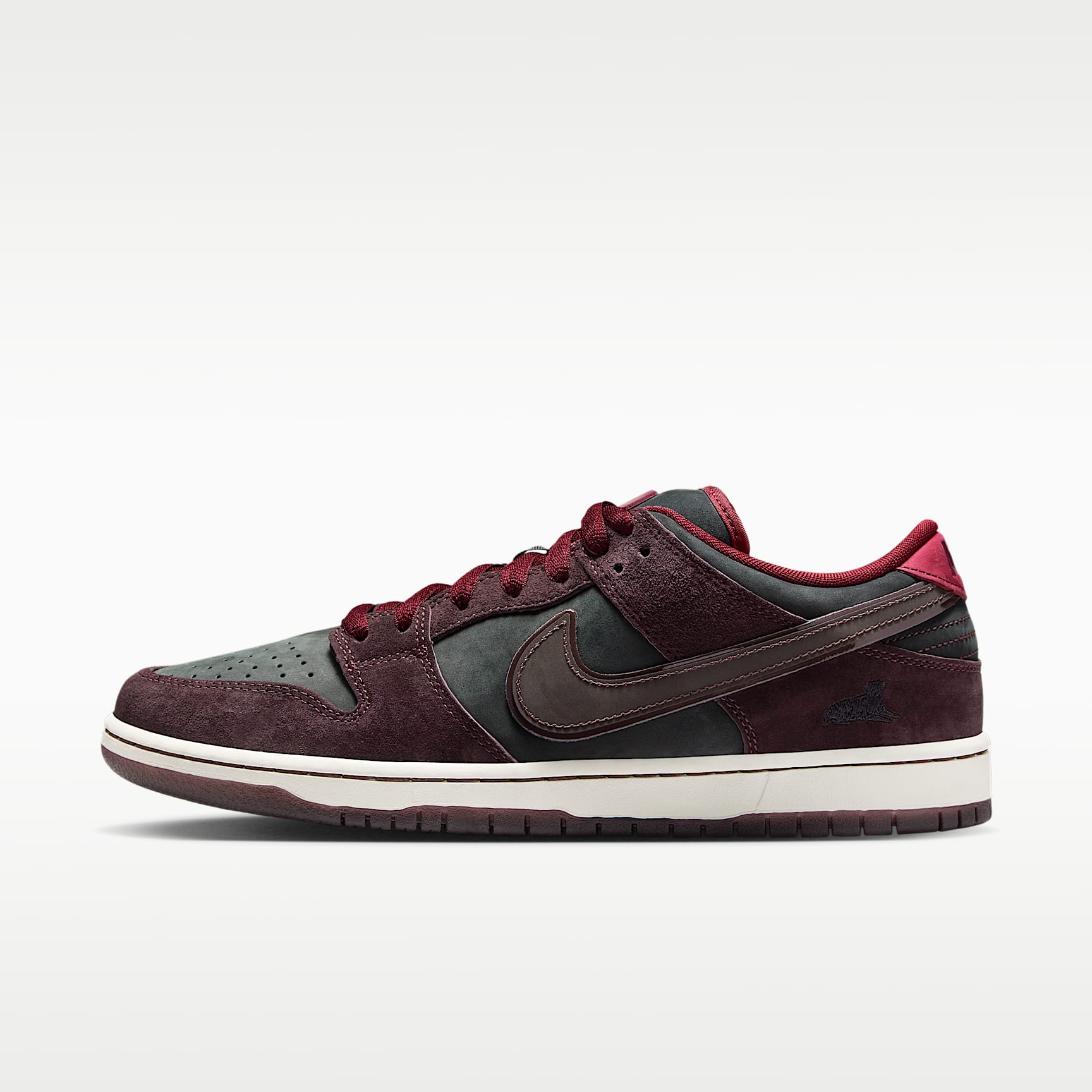 Nike SB Dunk Low Pro Skate Shoes