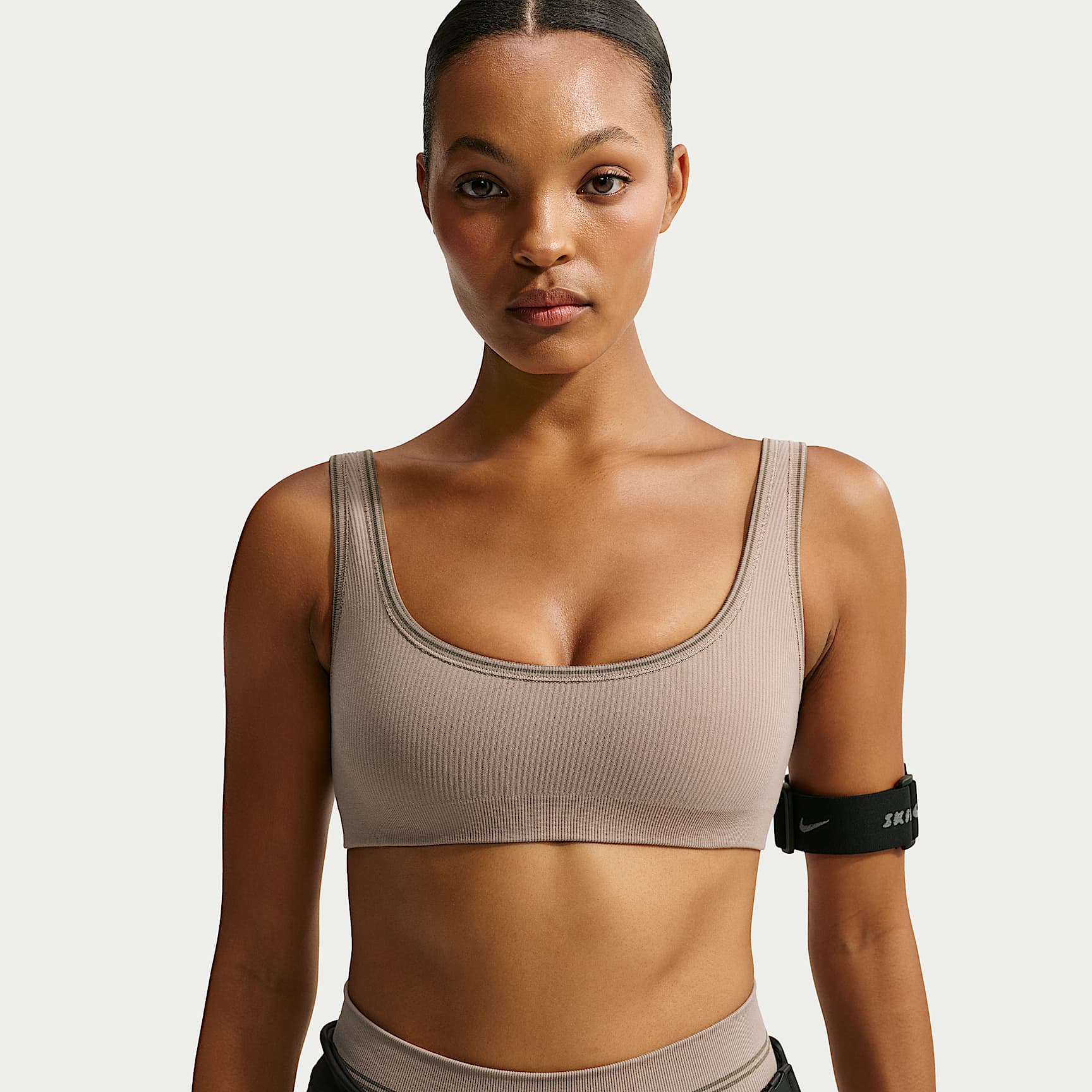 Bralette NikeSKIMS Ribbed Seamless med djup halsringning för kvinnor