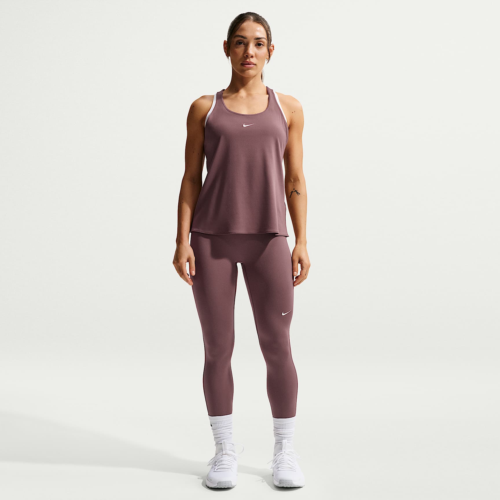 Nike Pro Leggings in voller Länge mit halbhohem Bund für Damen