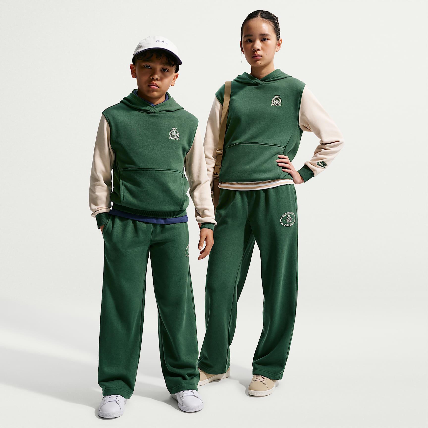 Nike Sportswear Club Older Kids' French Terry Open-Hem Trousers
