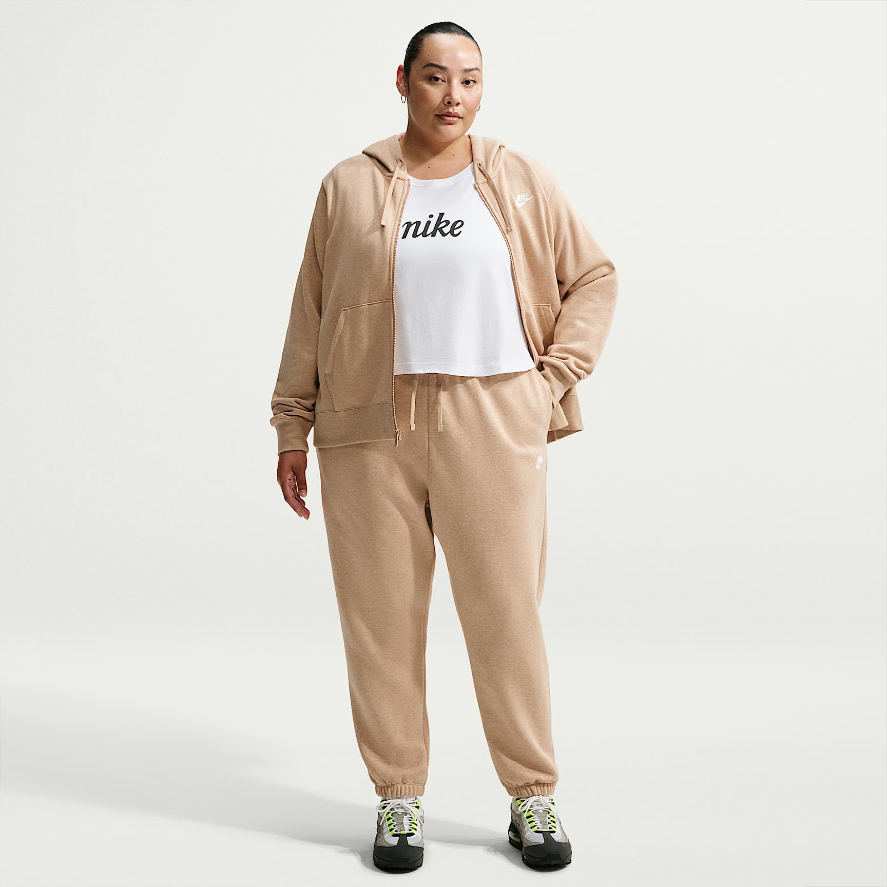 Nike Sportswear Club Fleece Women's Mid-Rise Oversized Sweatpants (Plus Size)
