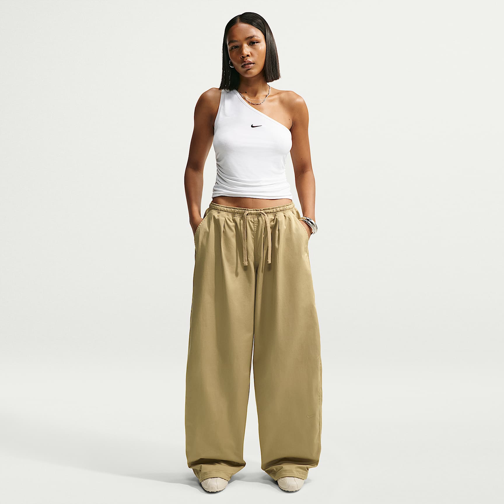 Nike Sportswear Women's Oversized Low-Rise Utility Trousers