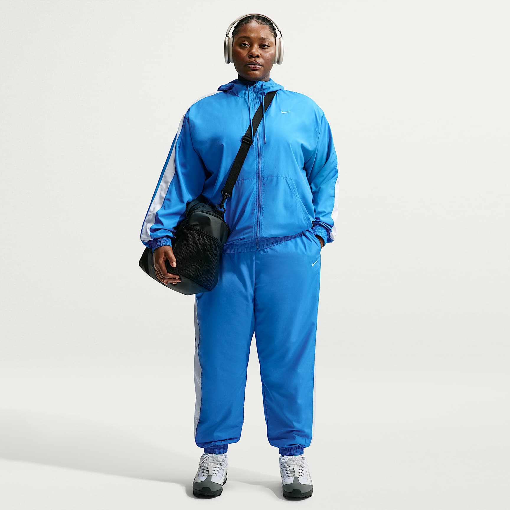 Nike Sportswear Classic Wovens Women's UV Protection Mid-Rise Loose Joggers (Plus Size)