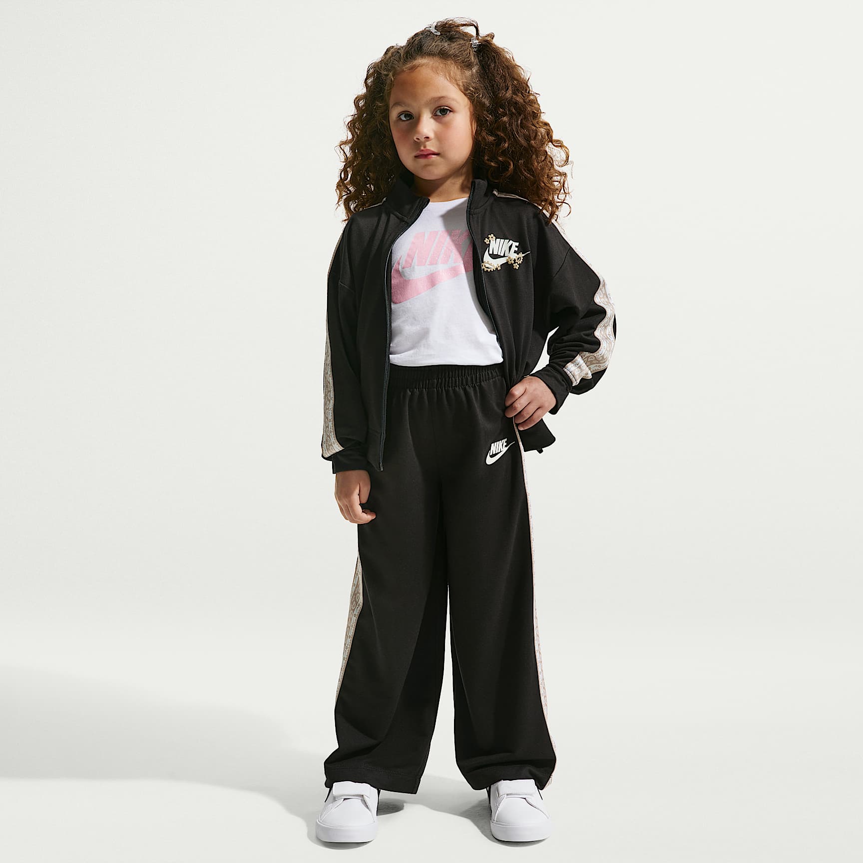 Conjunto deportivo para pistas de dos piezas Nike Retro Remix para niños talla pequeña