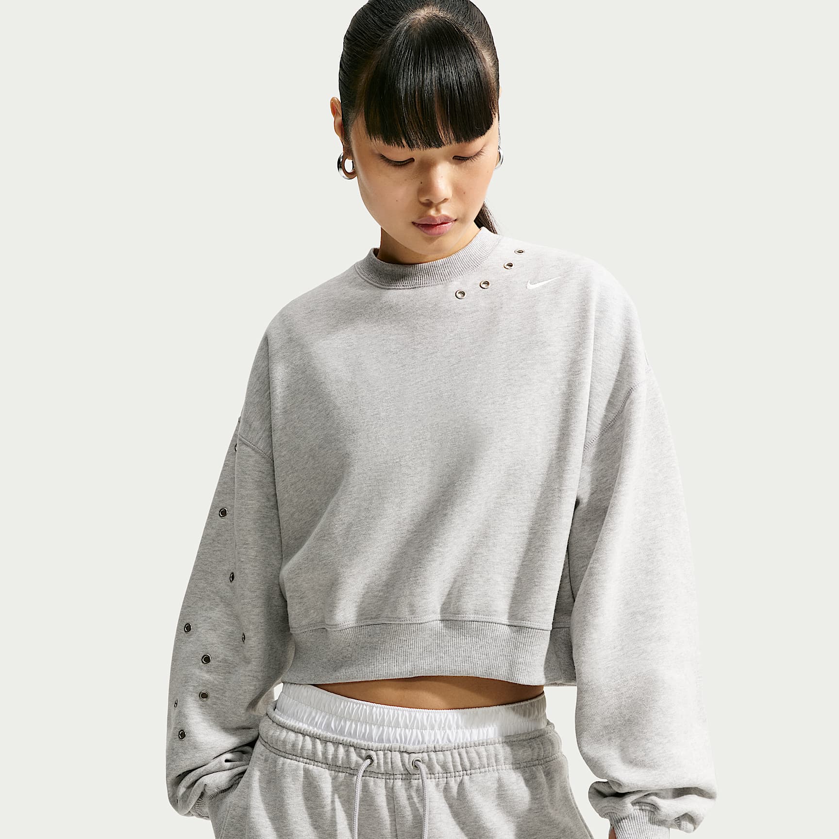 Sweat court et oversize à col ras-du-cou Nike Studio Fleece Medium Weight pour femme
