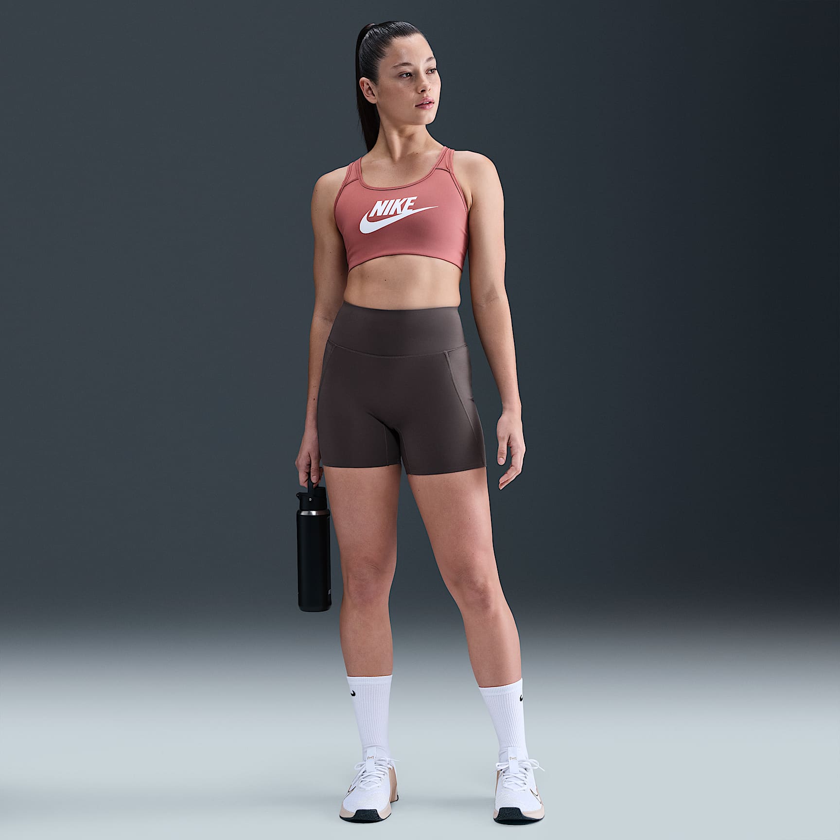 Shorts de ciclismo de tiro alto de 13 cm sin costura frontal para mujer Nike Universa