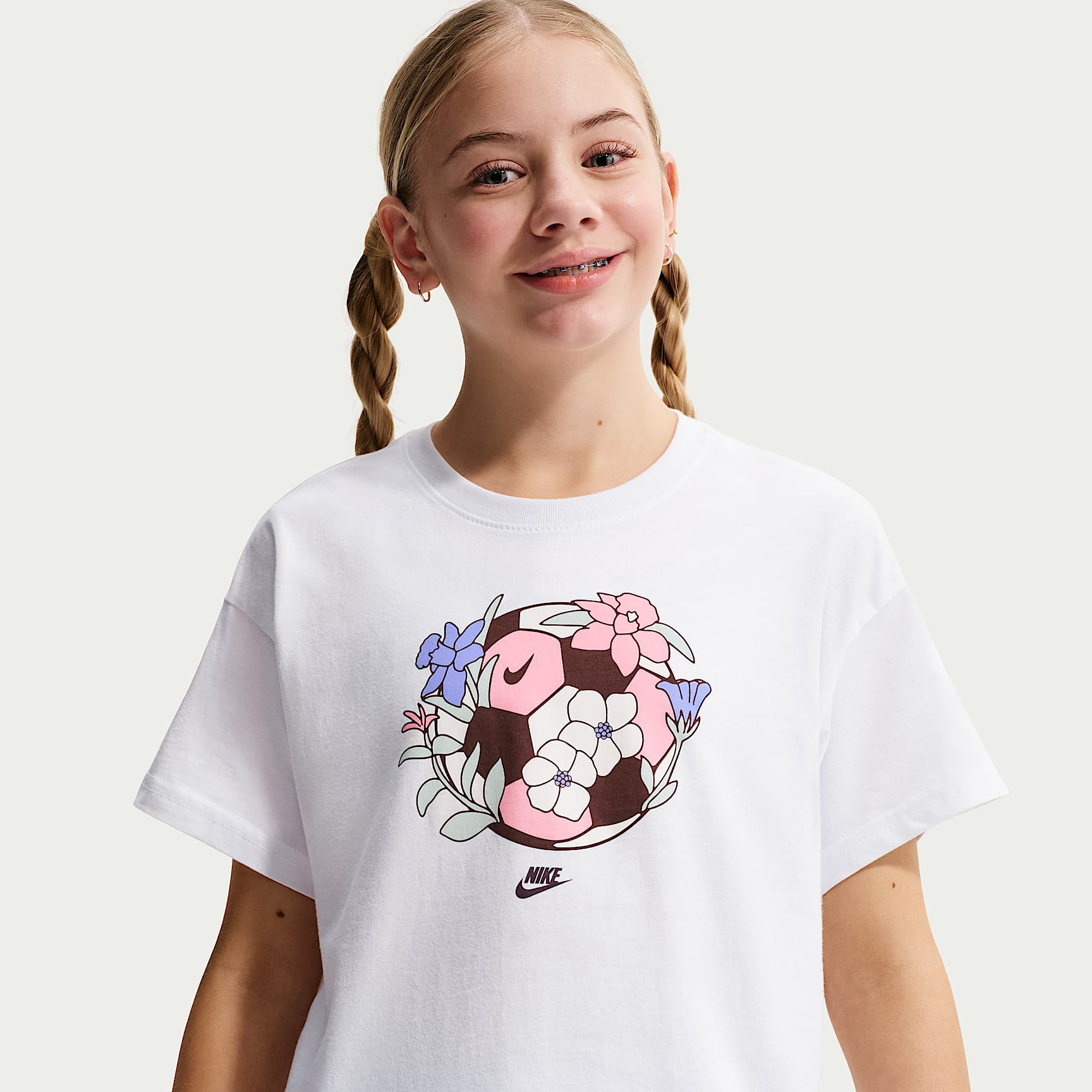 Nike Sportswear Essentials Big Kids' (Girls') Boxy T-Shirt