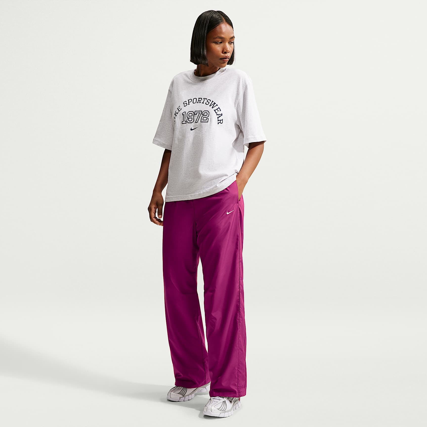 Pants de tiro medio con dobladillo abierto para mujer Nike Sportswear Classic