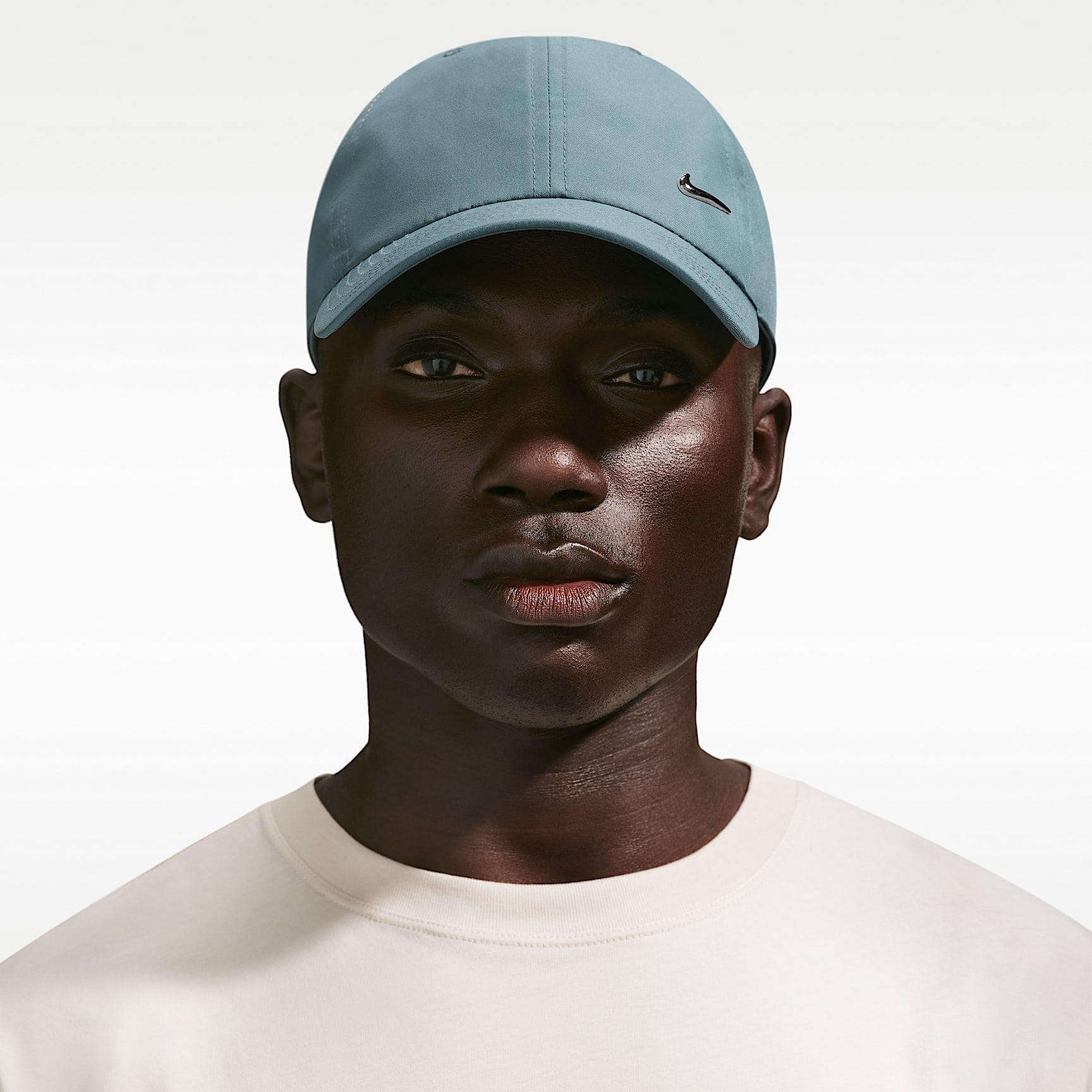 Nike Dri-FIT Club Unstructured Metal Swoosh Cap