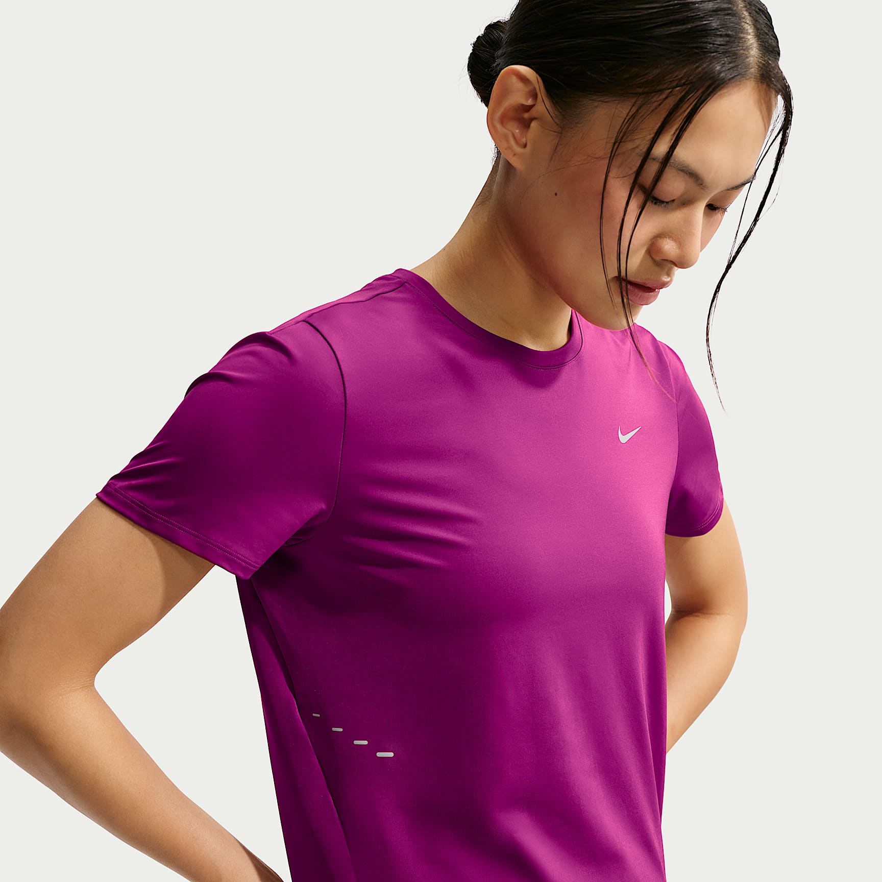 ナイキ スウィフト ウィメンズ Dri-FIT ショートスリーブ ランニングトップ