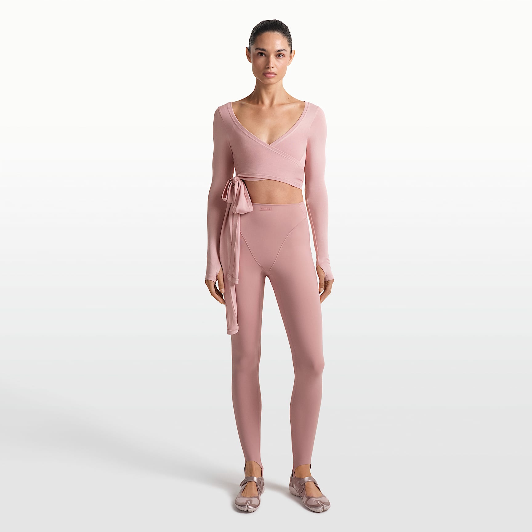 NikeSKIMS Matte Women's V-Panel Stirrup Leggings
