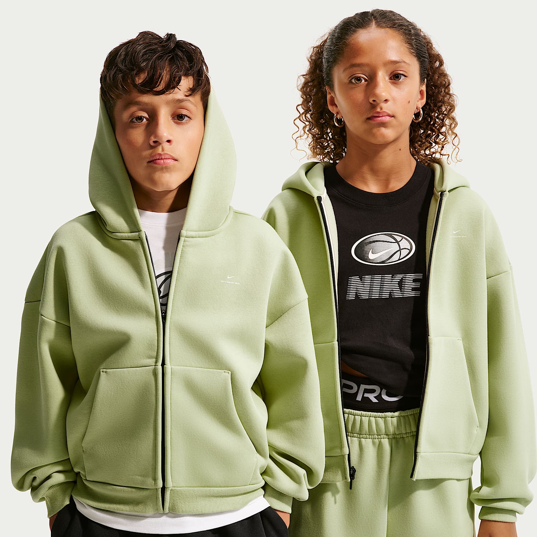 Nike Standard Issue Big Kids' Therma-FIT Brushed Fleece Full-Zip Hoodie