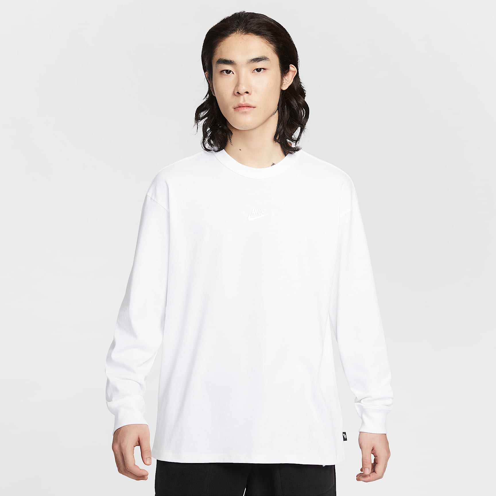 เสื้อยืดแขนยาวผู้ชาย Nike Sportswear Premium Essentials