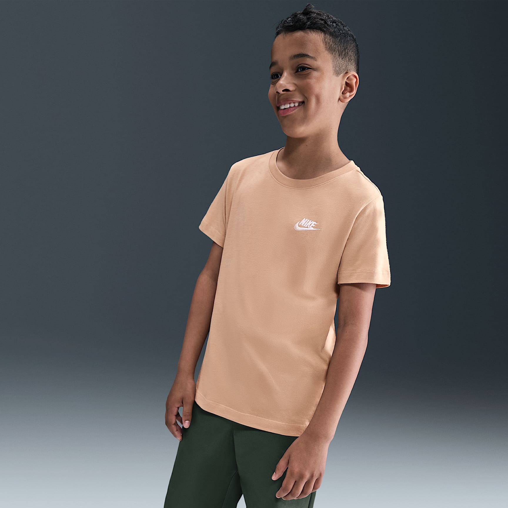 Nike Sportswear Older Kids' T-Shirt