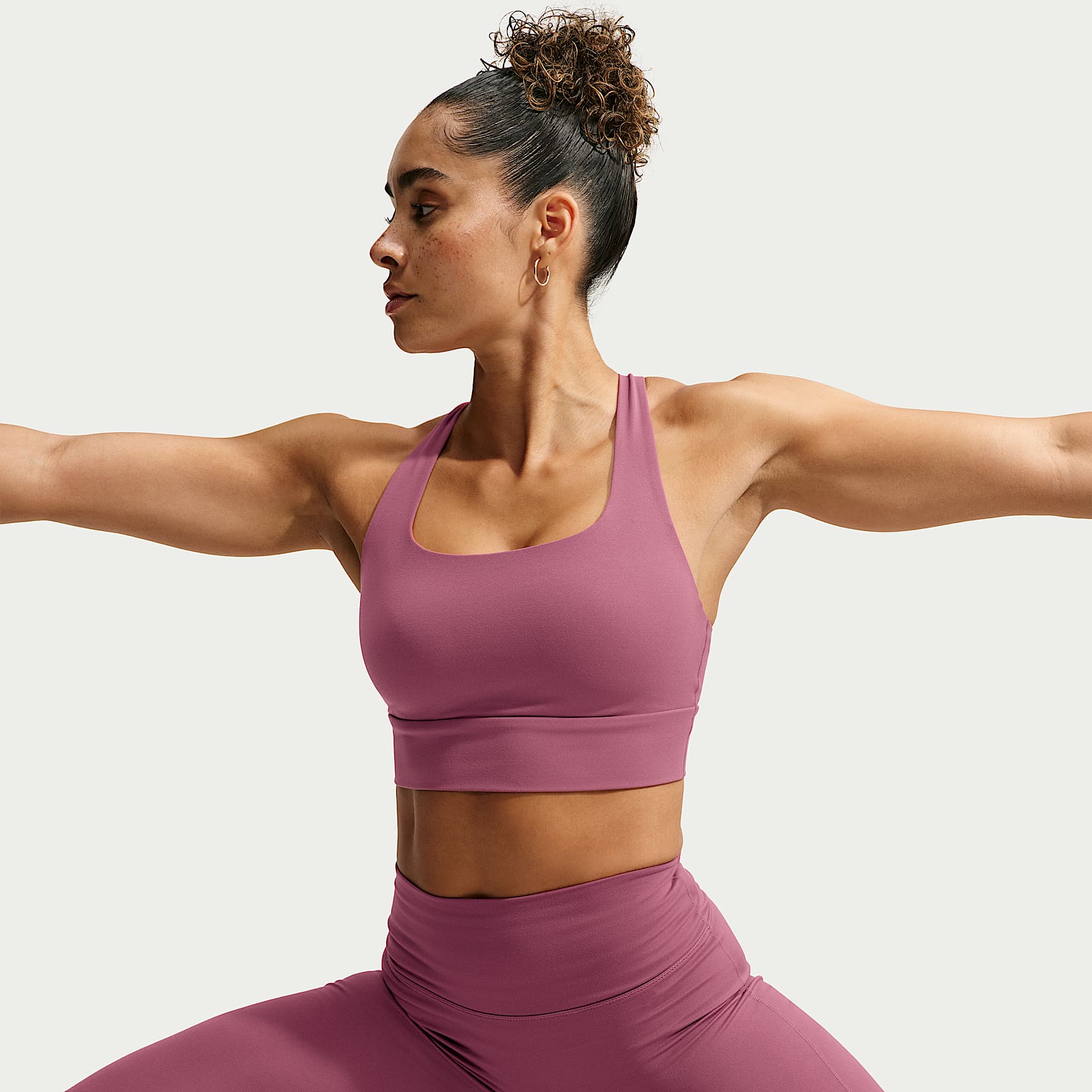 Bra deportivo de baja sujeción de líneas largas con almohadillas para mujer Nike Zenvy