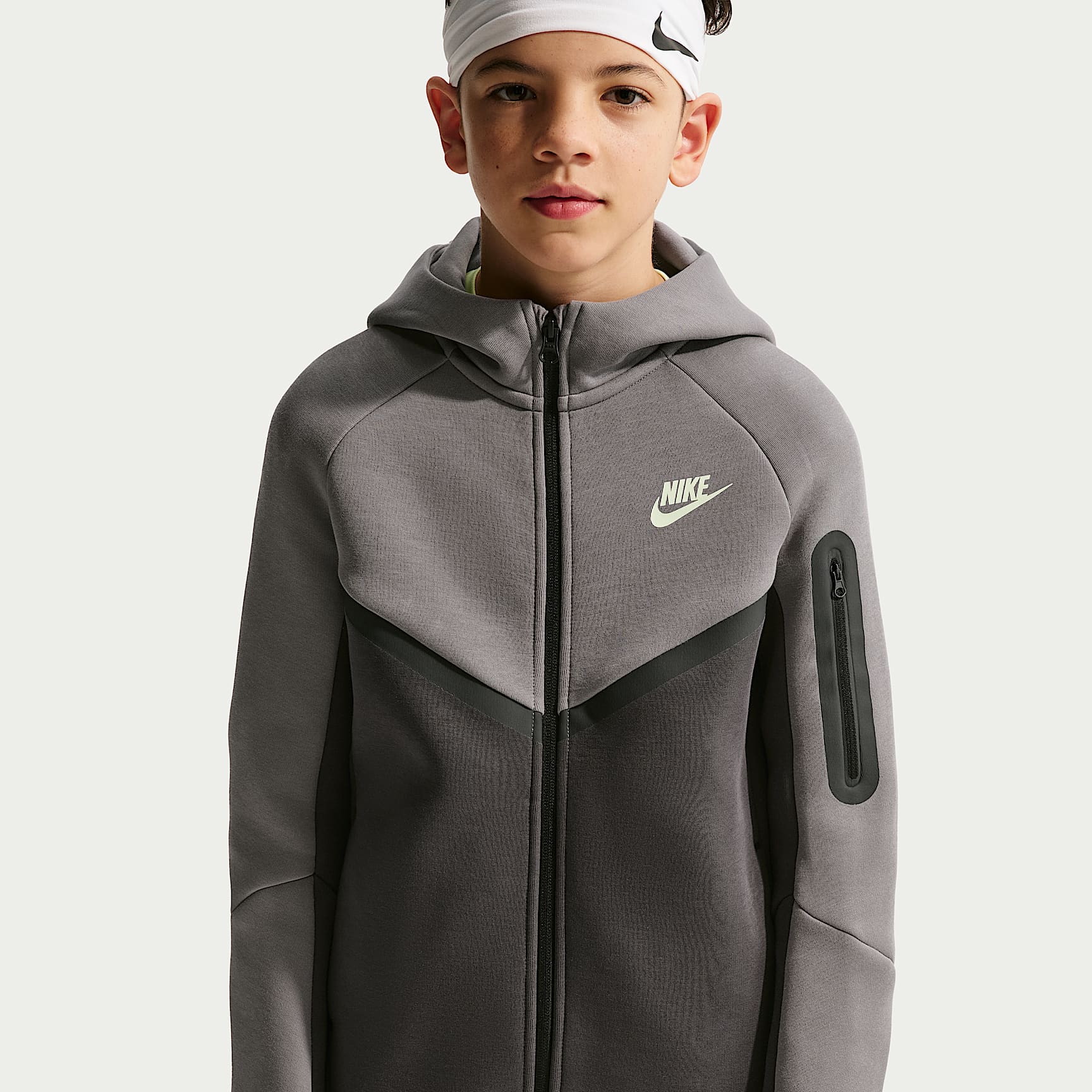 Nike Sportswear Tech Fleece Older Kids' Full-Zip Hoodie