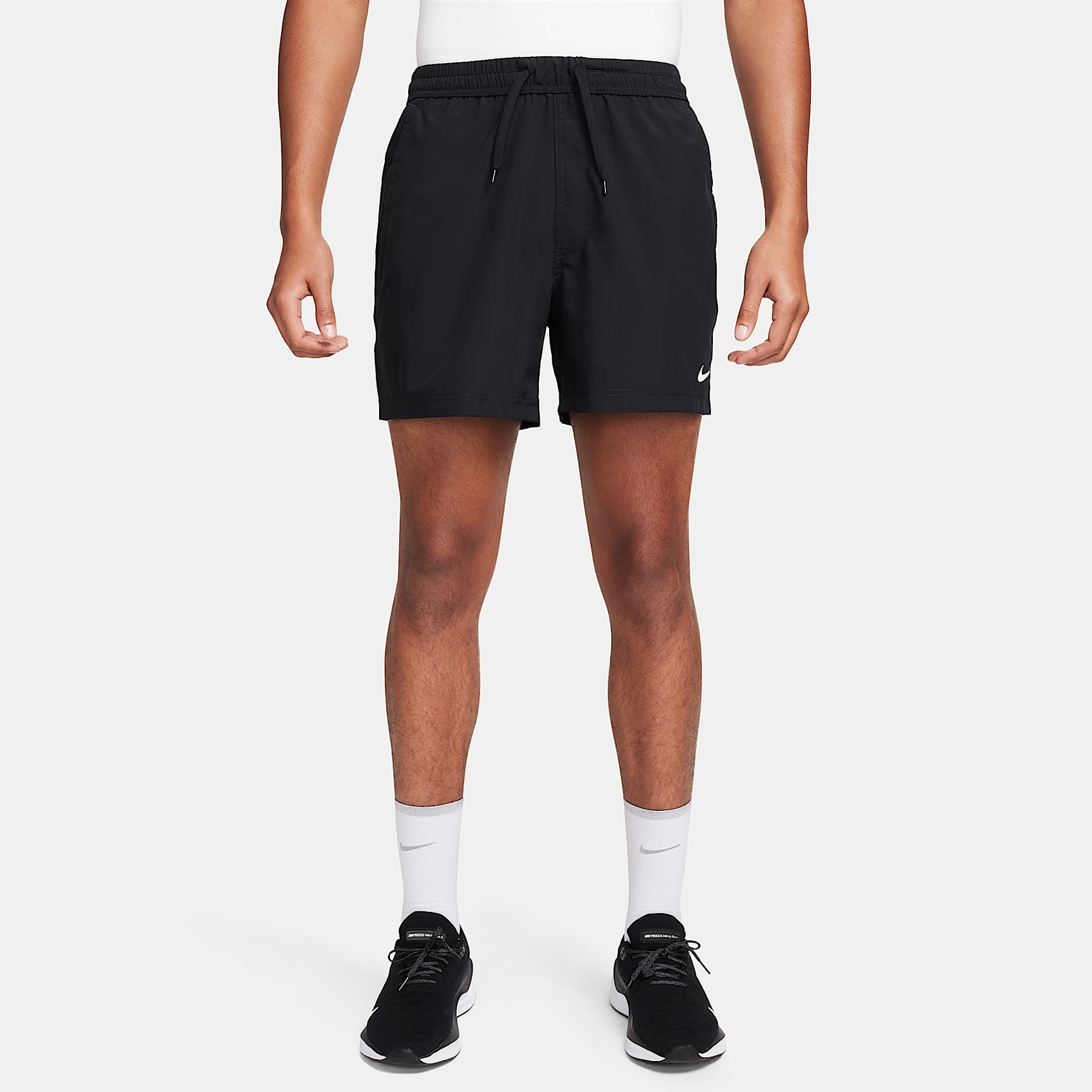 Shorts versátiles Dri-FIT de 13 cm sin forro para hombre Nike Form