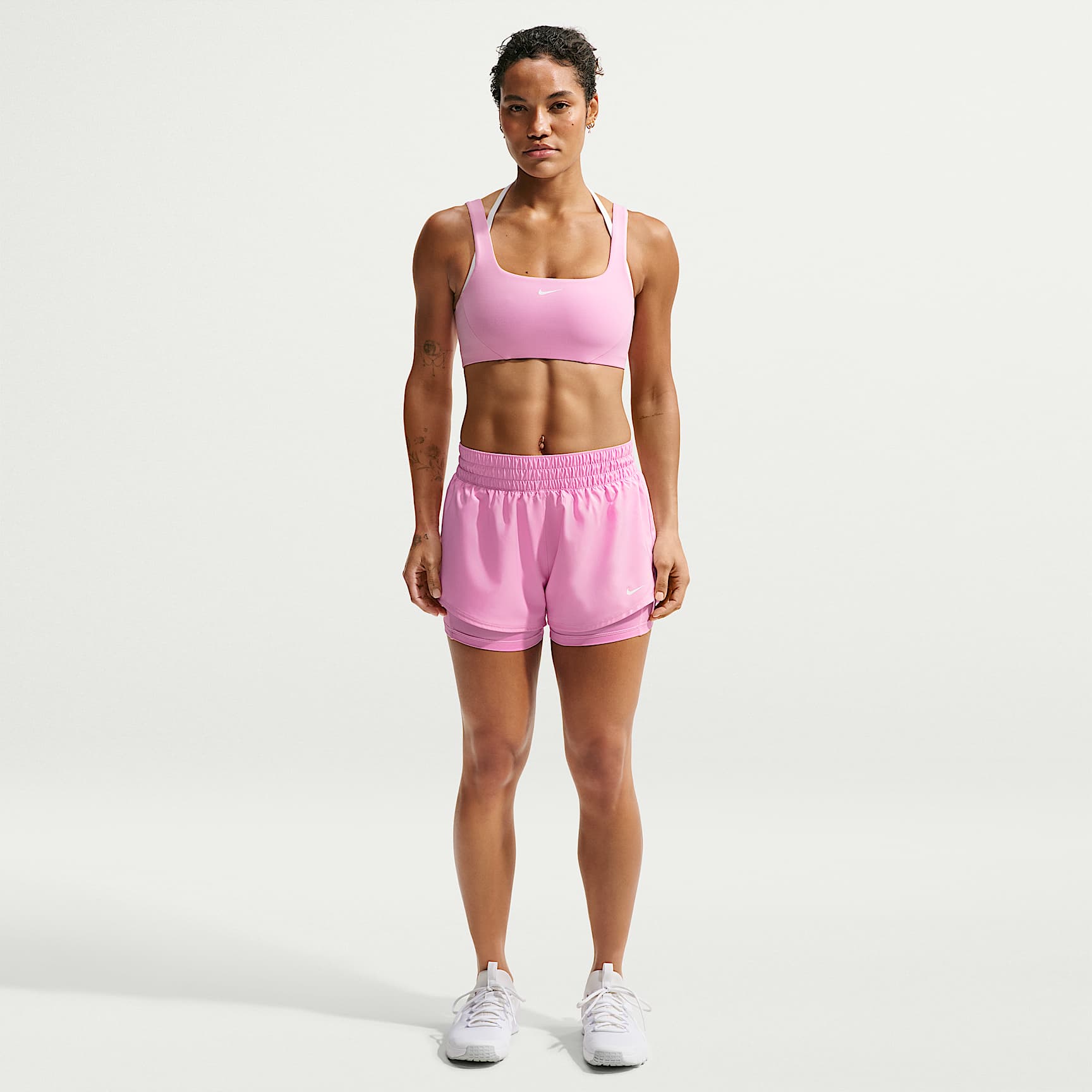 Shorts Dri-FIT 2 en 1 de tiro medio de 8 cm para mujer Nike One