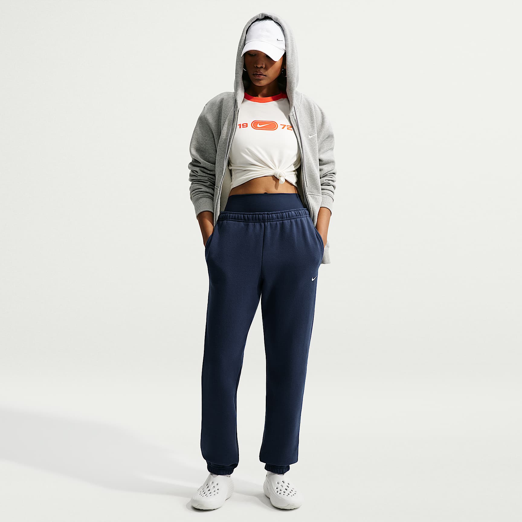Nike Studio Fleece mellomtykk bukse med middels høy midje og mansjetter til dame