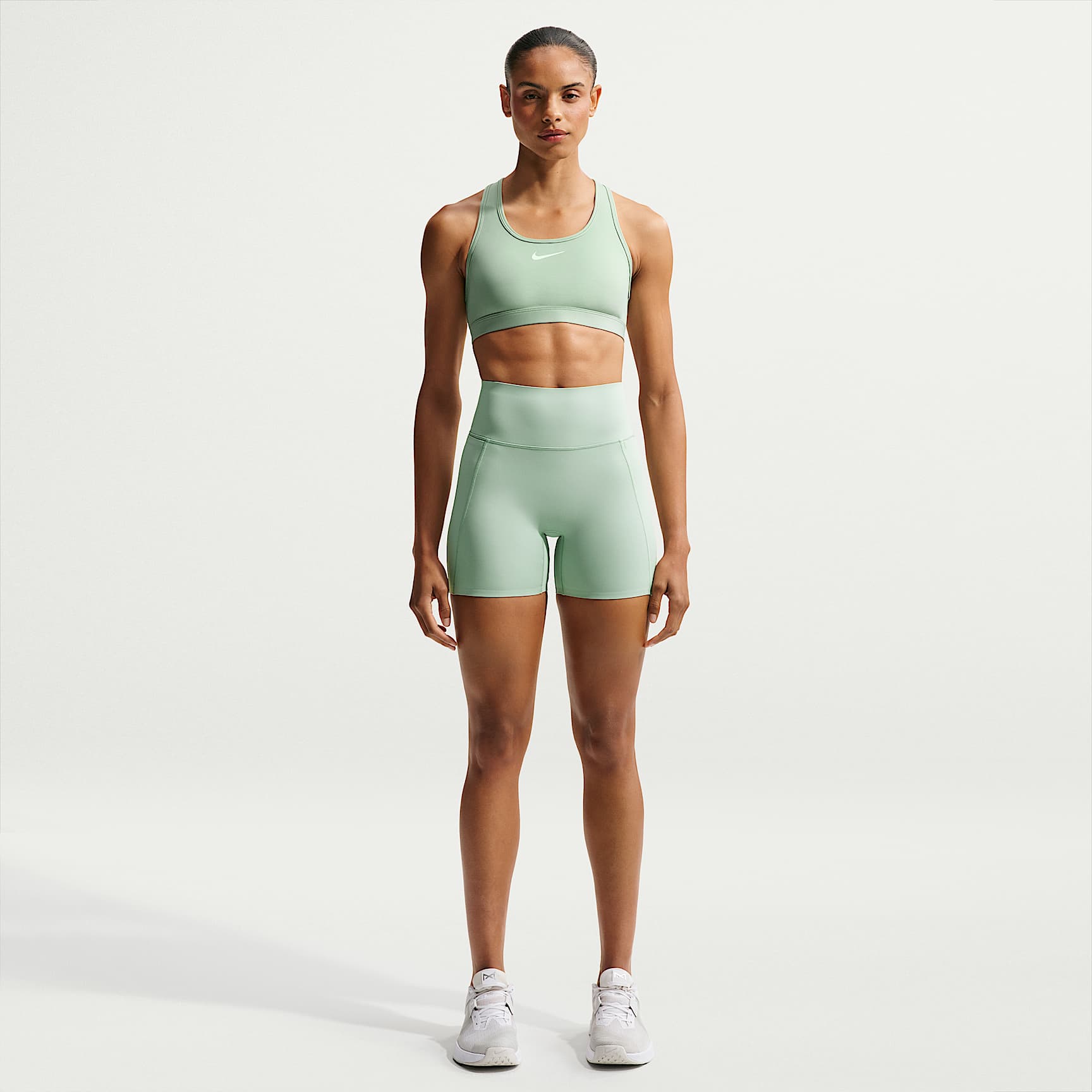 Nike Universa sykkelshorts med høyt liv uten søm foran til dame (13 cm)