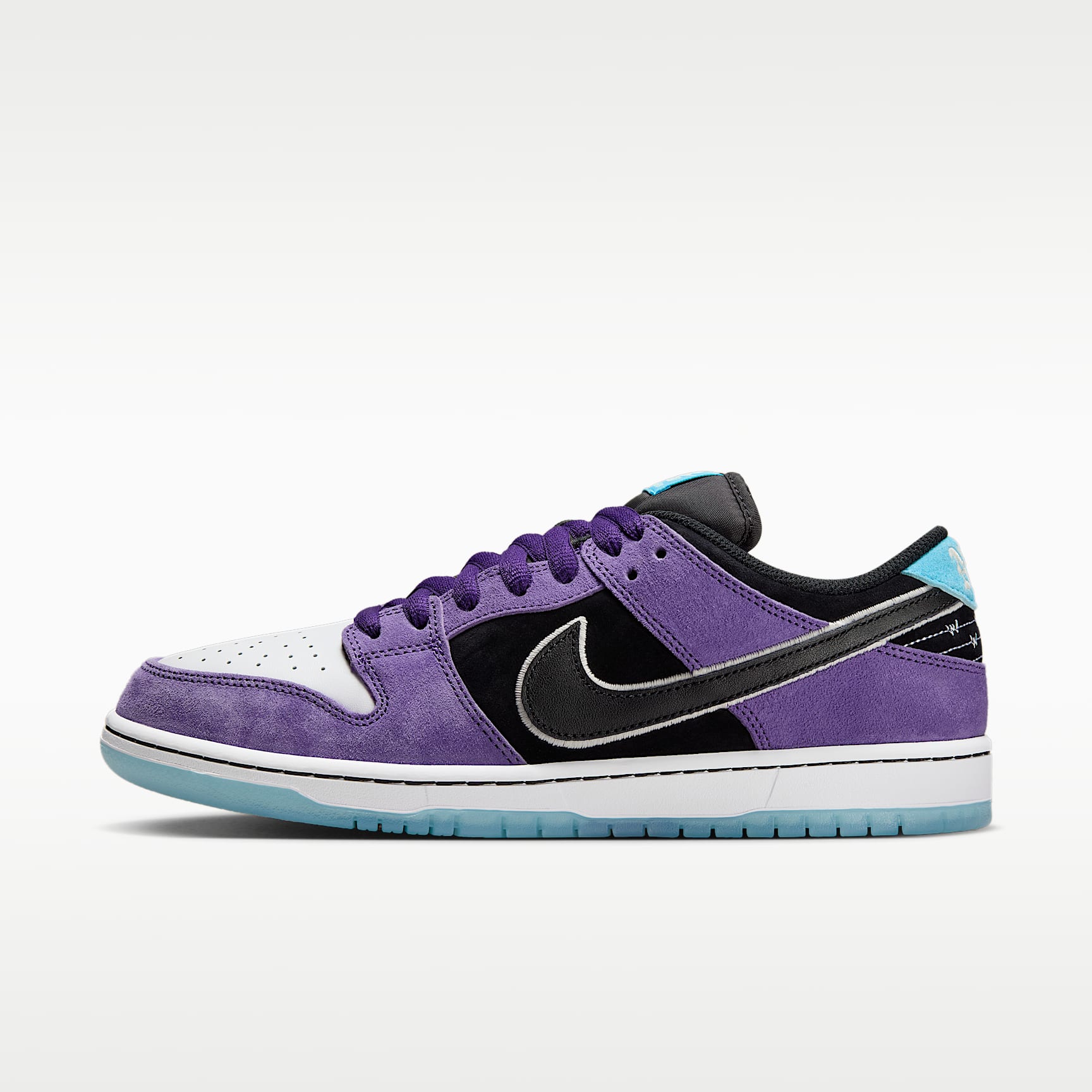 Nike SB Dunk Low Pro Skate Shoes
