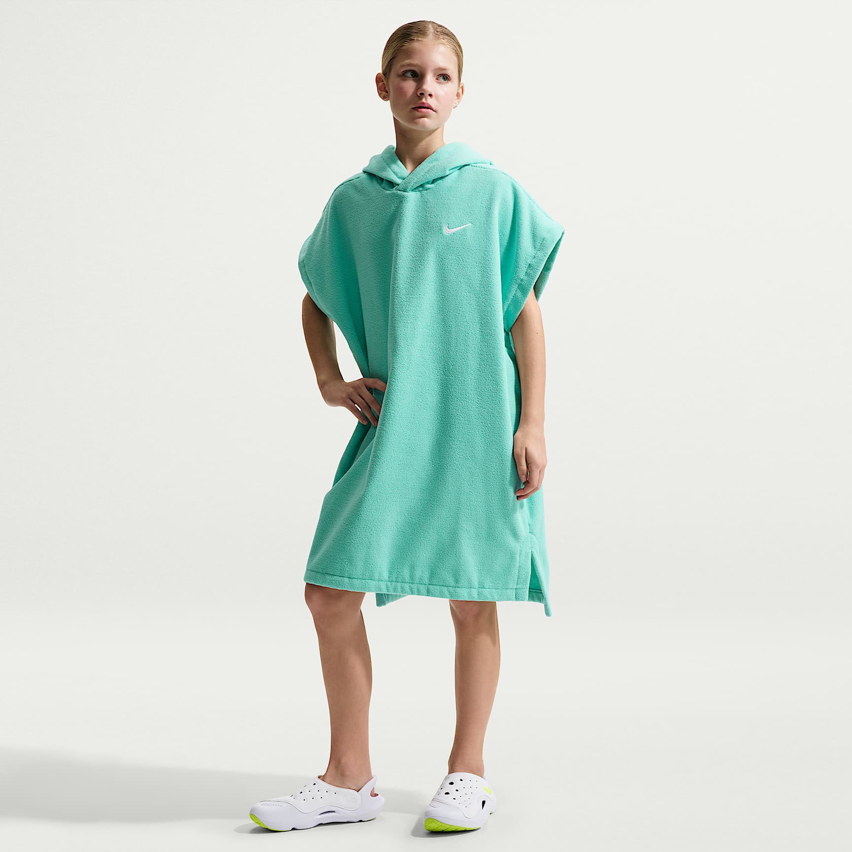 Nike Swim Changing Towel Big Kids' (Unisex) Cover Up Top