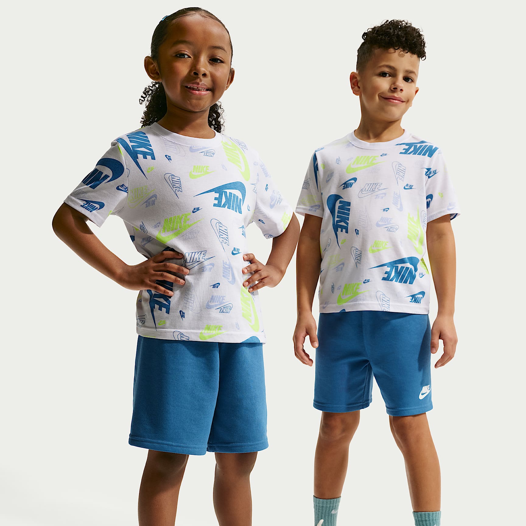 나이키 리틀키즈 프린트 티셔츠 및 경량 프렌치 테리 쇼츠 세트