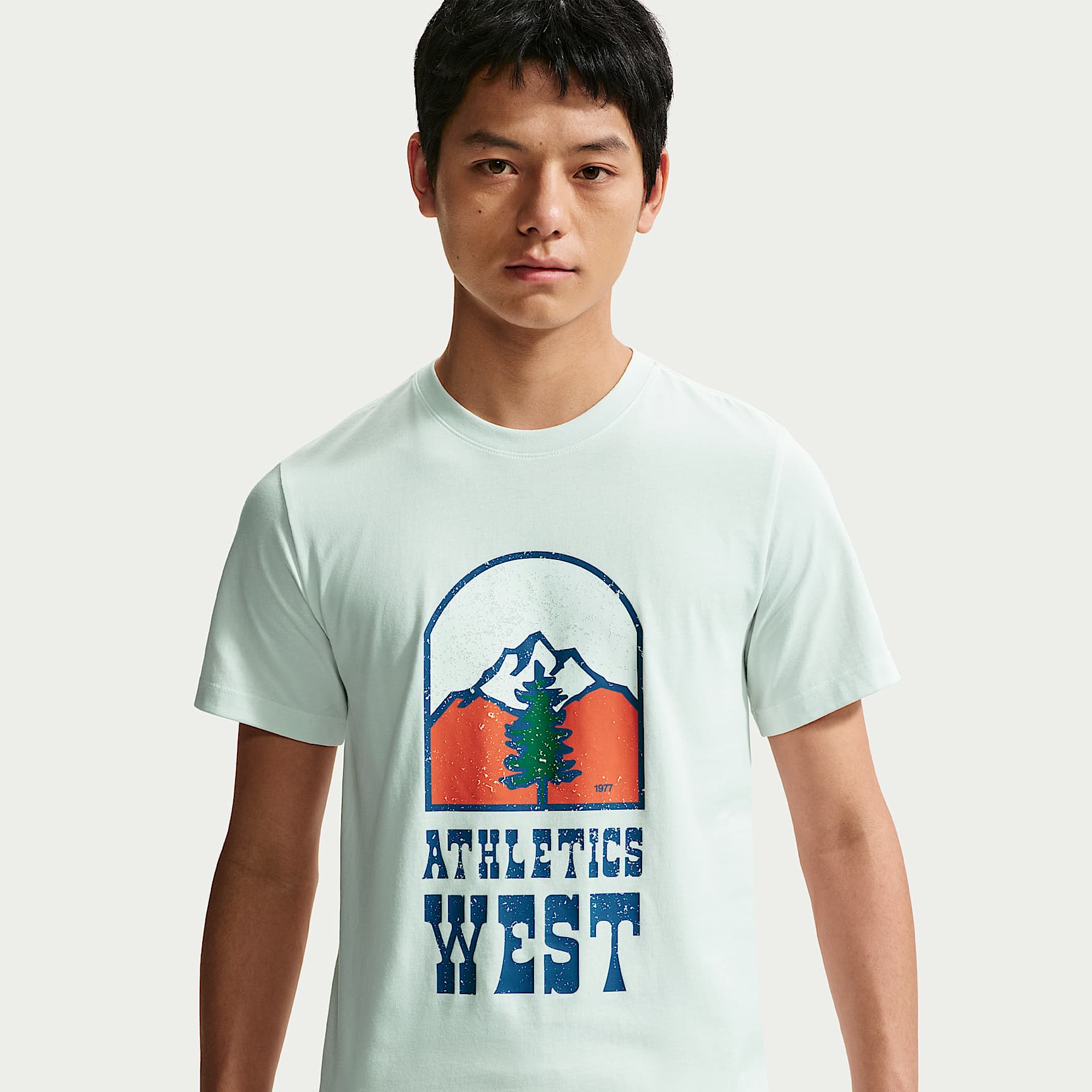 Nike Sportswear 男款 T 恤