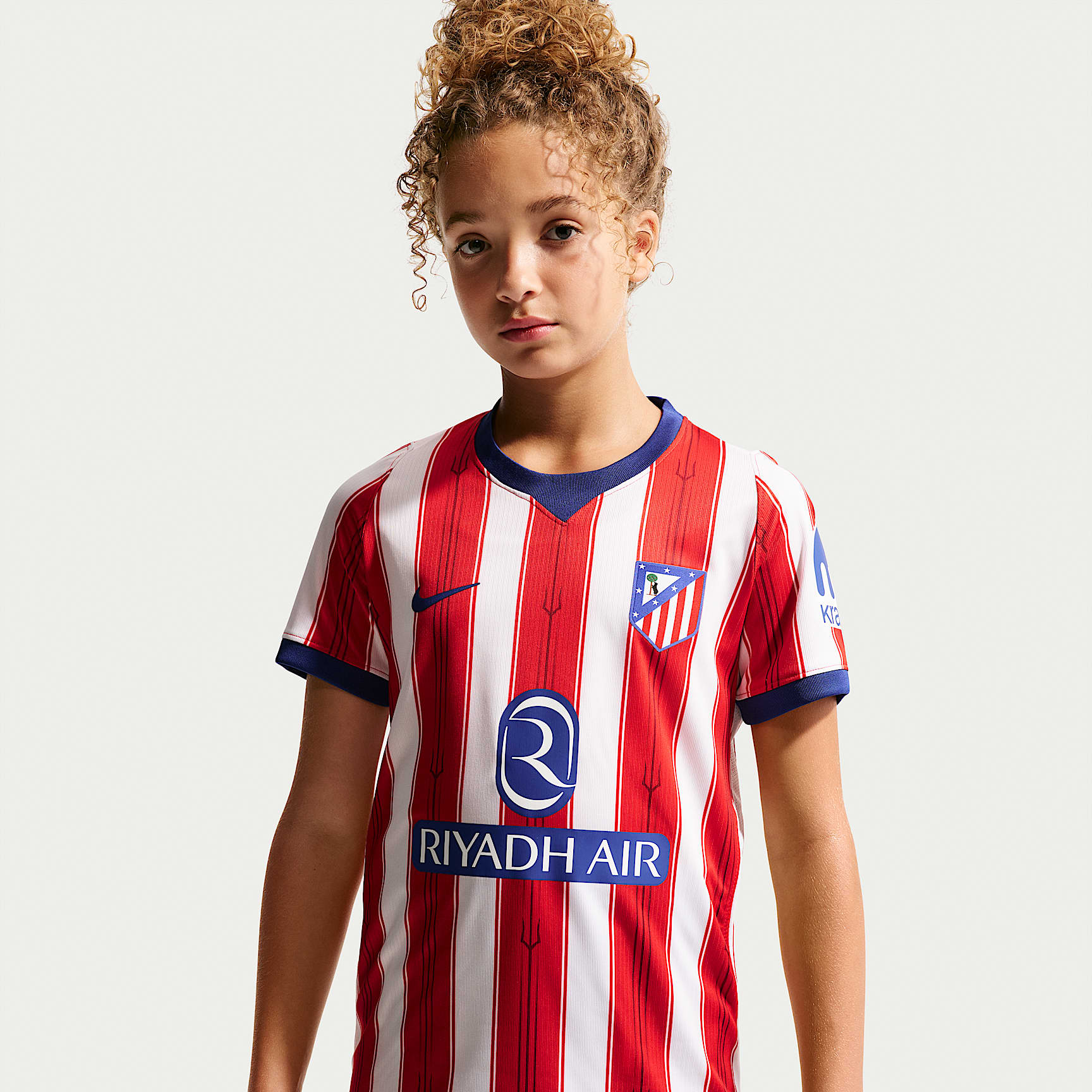 Replika domácího fotbalového dresu Atlético Madrid 2026/27 Stadium Nike Dri-FIT pro větší děti
