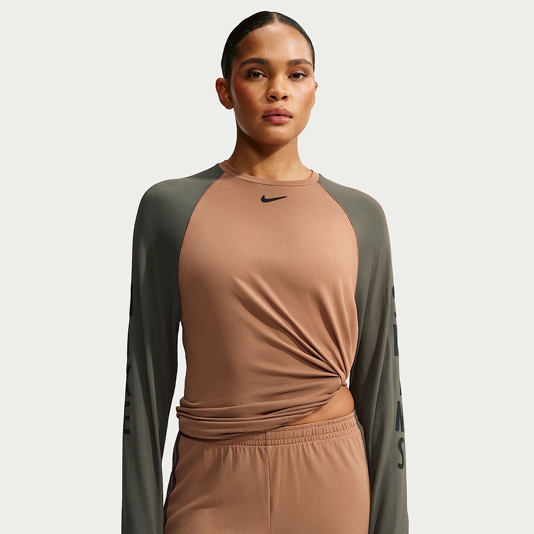 NikeSKIMS langermet overdel i Stretch Knit-stoff til dame