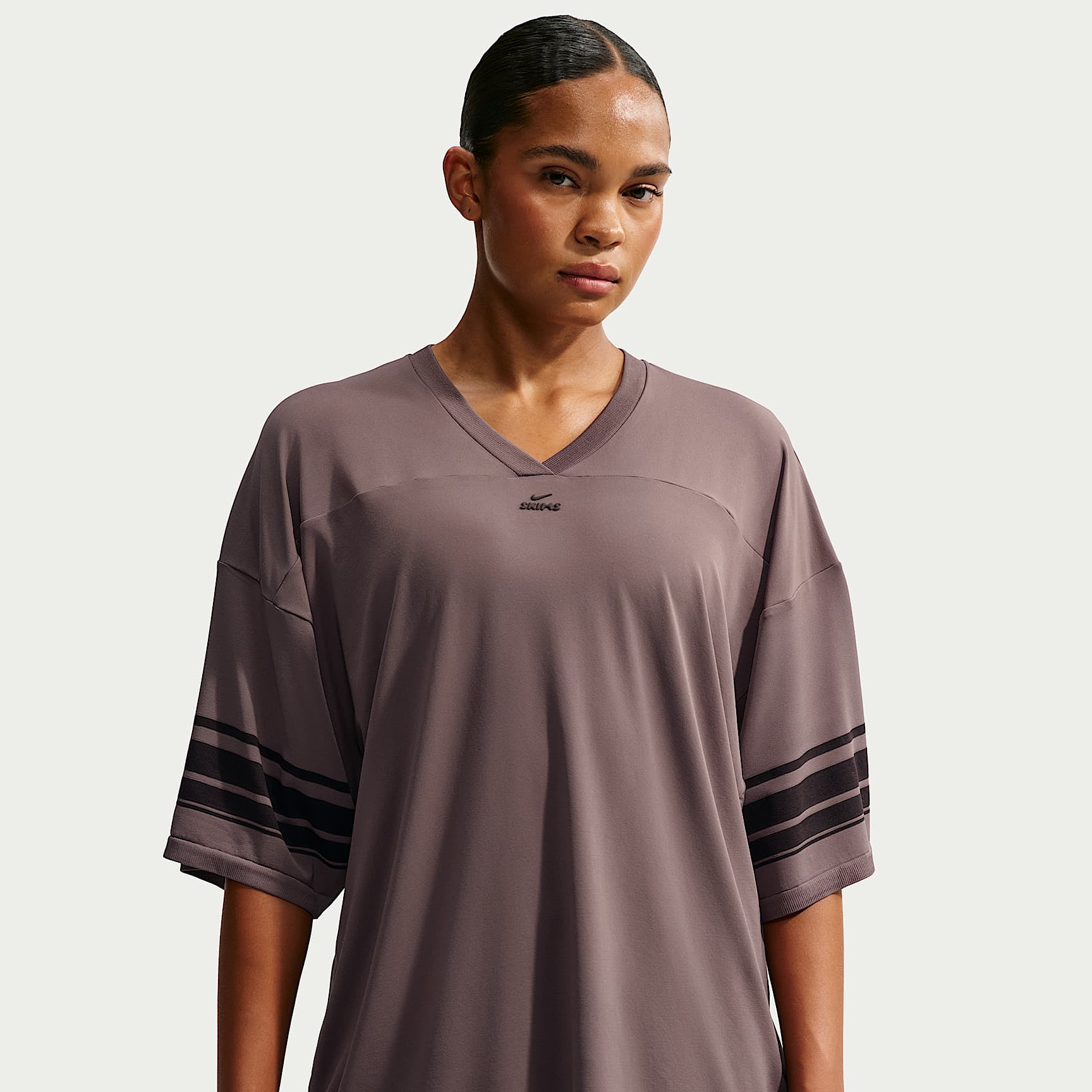 NikeSKIMS Stretch Knit Oversize-Oberteil mit V-Ausschnitt (Damen)