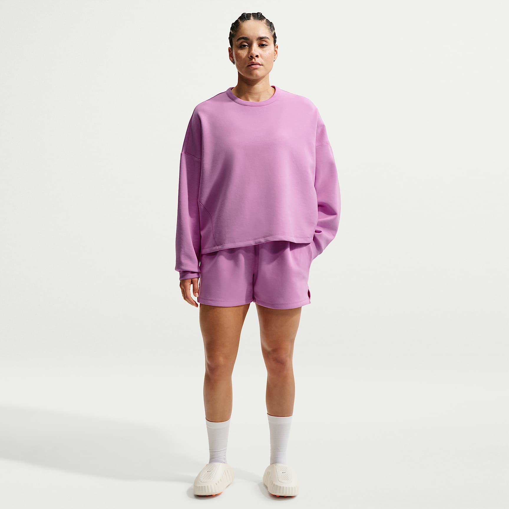 Nike 24.7 ImpossiblySoft Women's Dri-FIT Mid-Rise Loose 4" Shorts