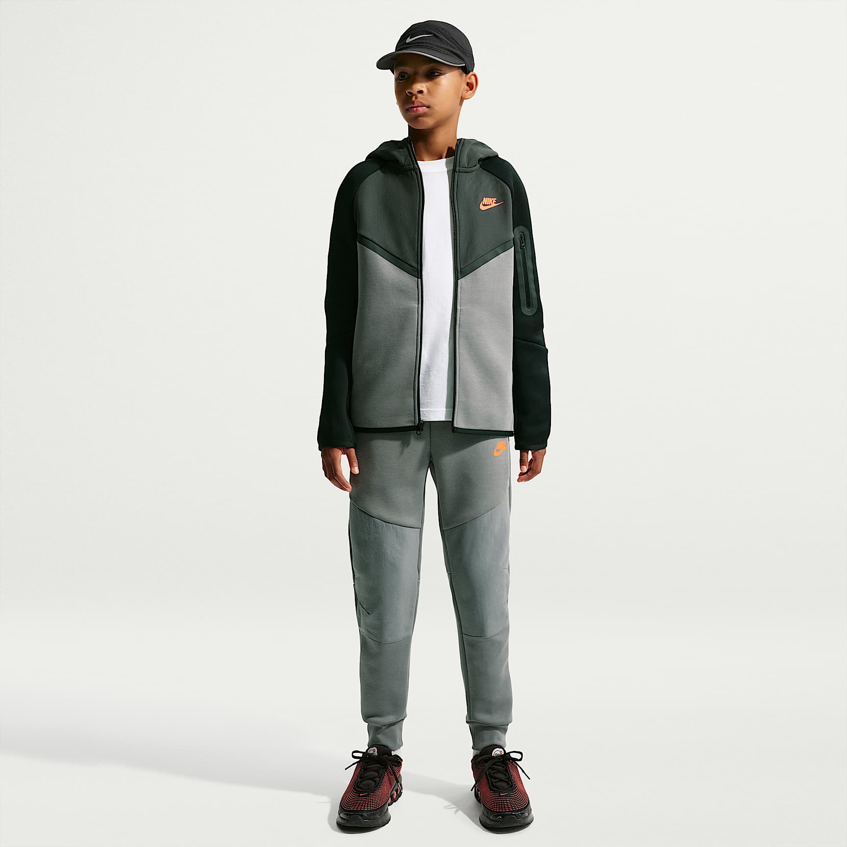 Nike Sportswear Tech Fleece Older Kids' Jogger