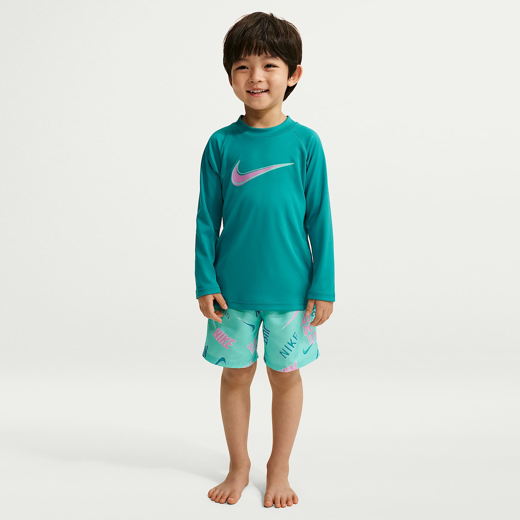 Conjunto de playera de manga larga y shorts para niño talla pequeña Nike Swim Breaker Logo Tape