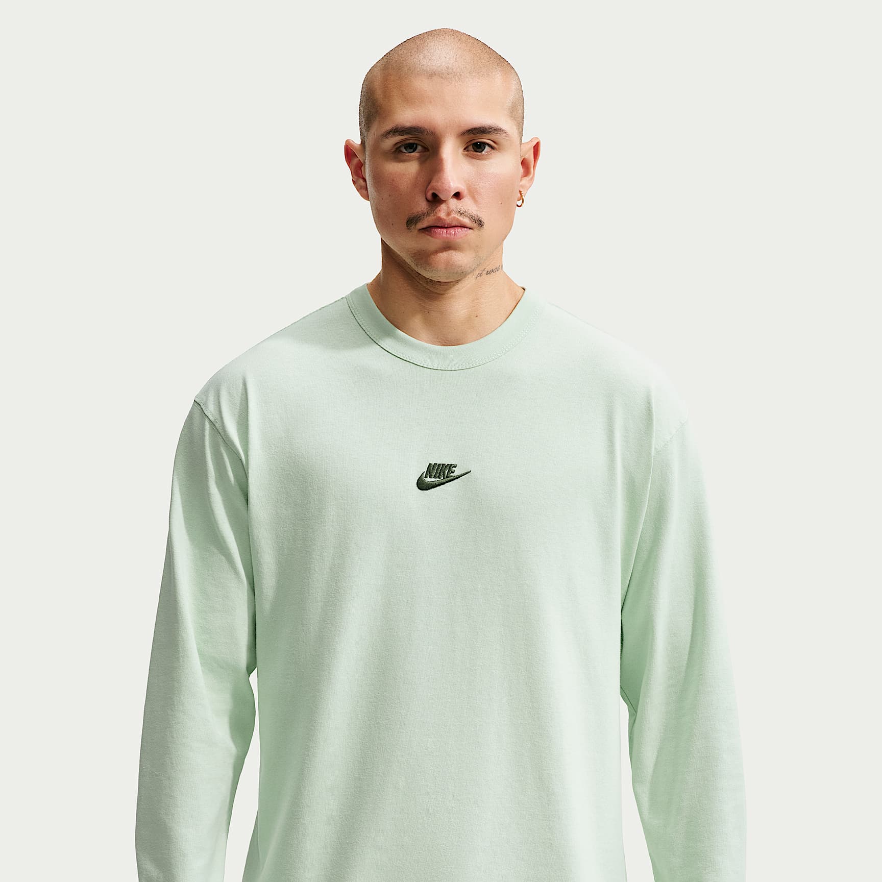 Nike Sportswear Premium Essentials Men's Long-Sleeve T-Shirt