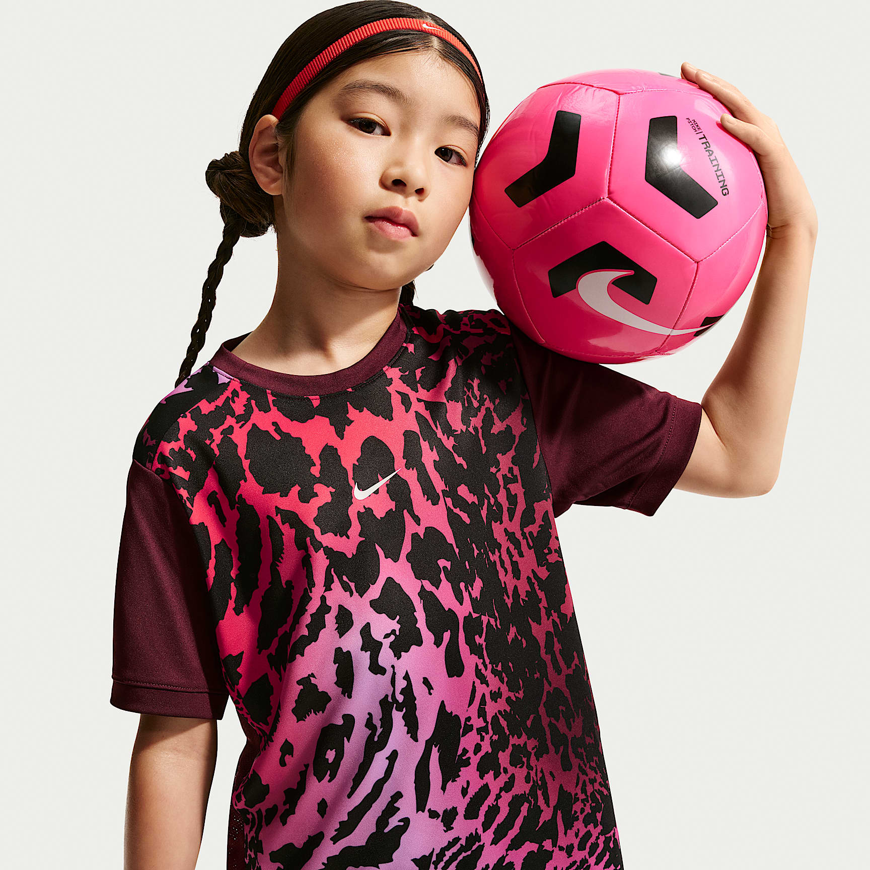 Playera de fútbol de manga corta Dri-FIT Nike United Academy para niña talla grande
