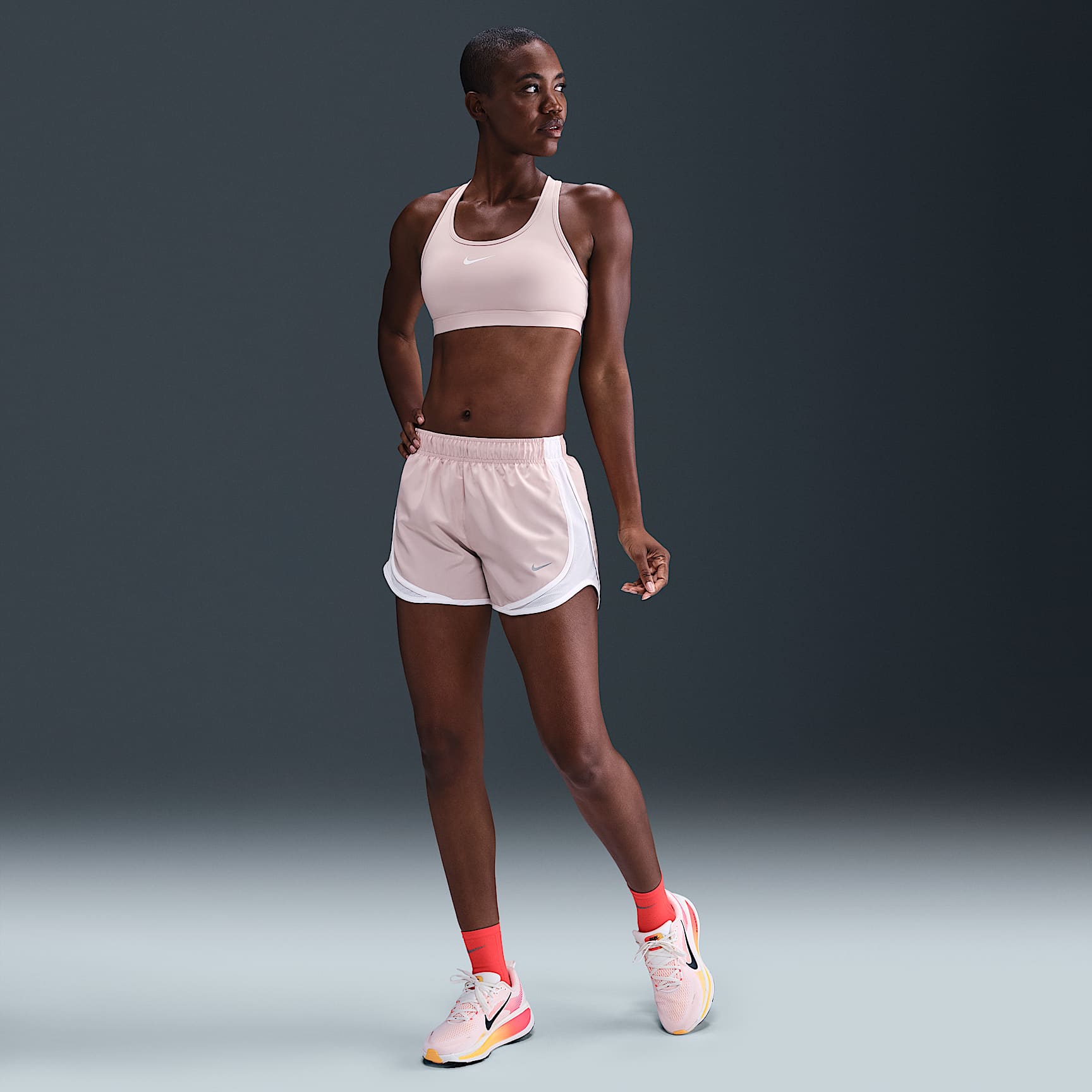 Shorts de correr Dri-FIT de tiro medio con forro de ropa interior para mujer Nike Tempo