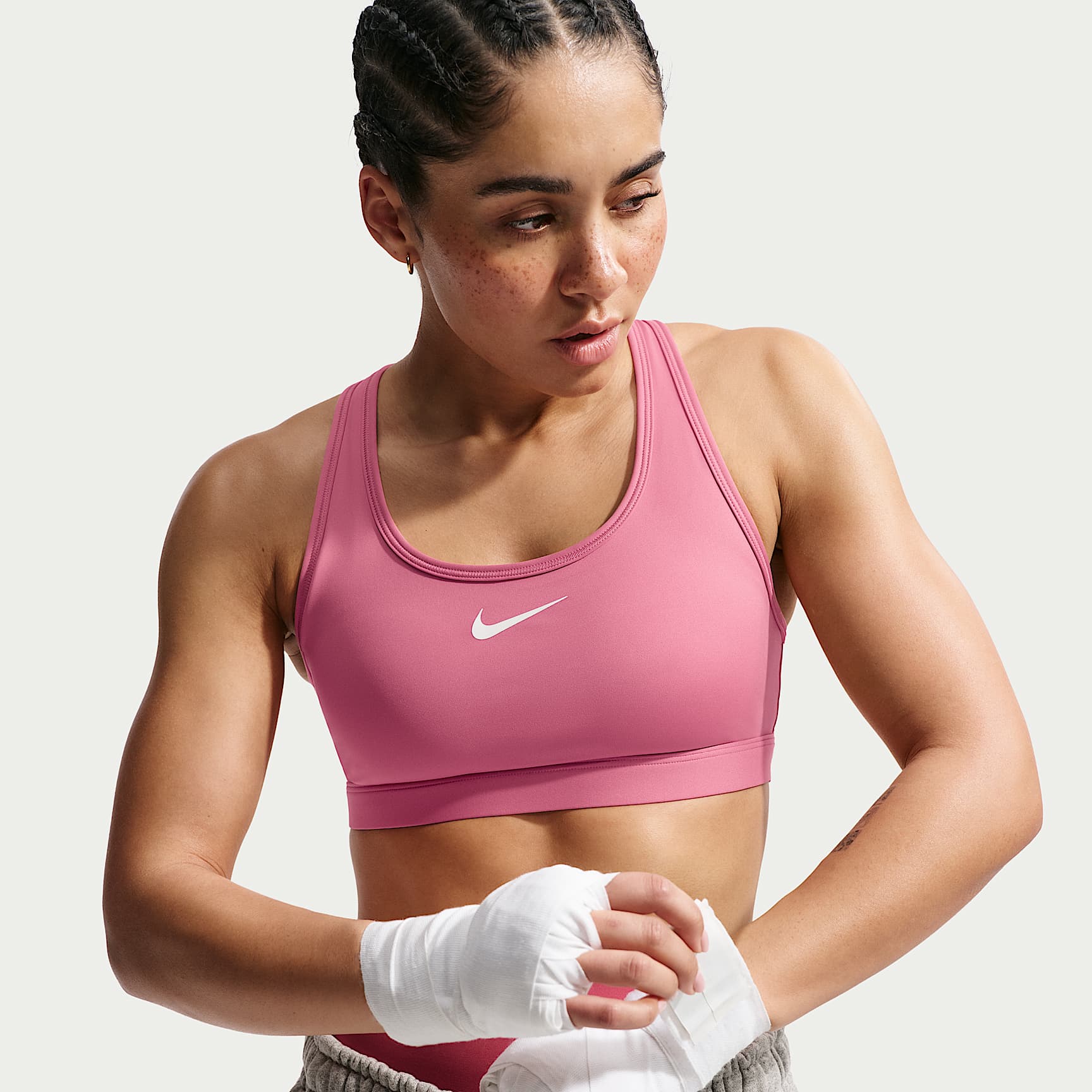 Bra deportivo con almohadillas para mujer Nike Swoosh Medium Support