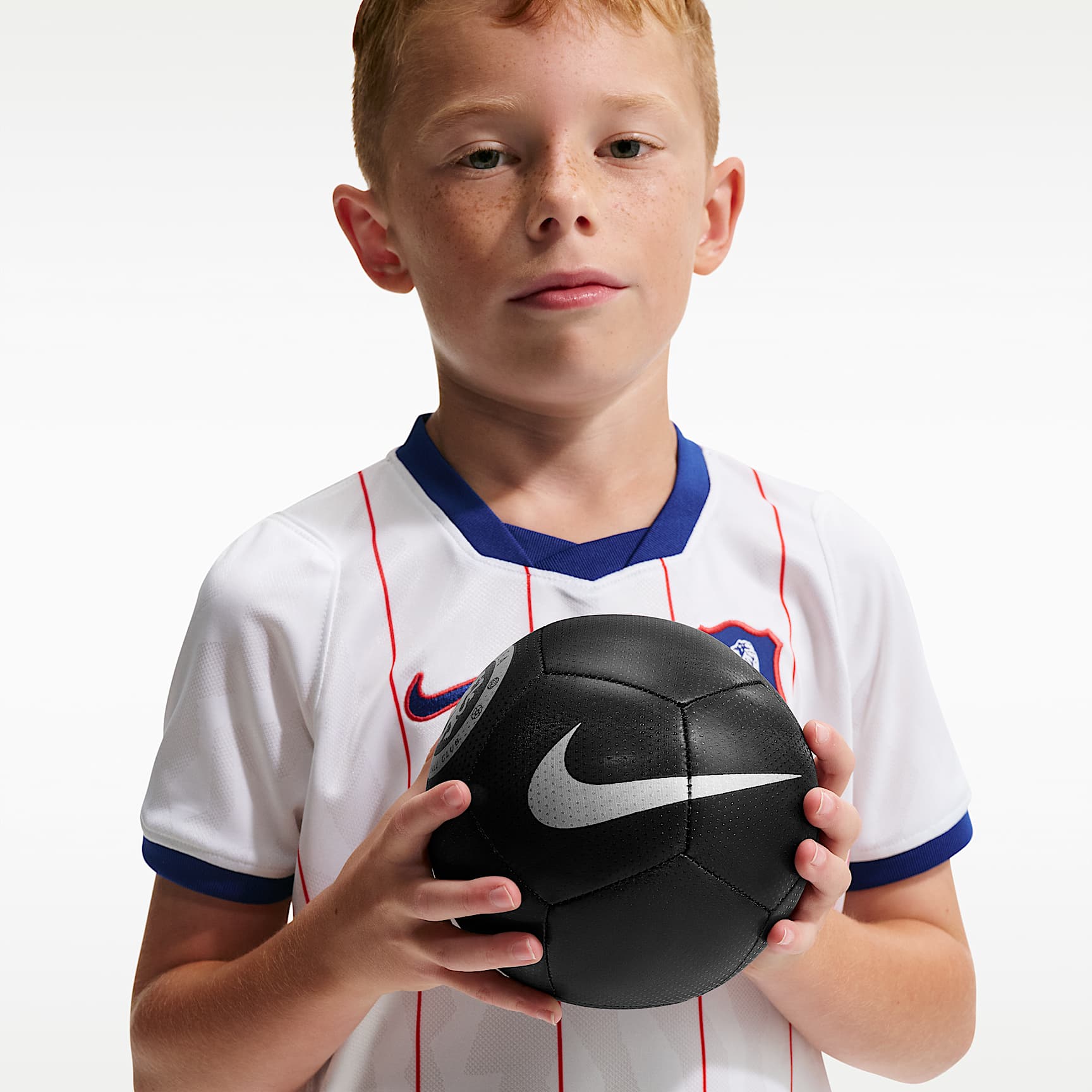 Chelsea 2026/27 Skills Fußball Winter Chrome Pack Nike Skills Fußball Winter Chrome Pack