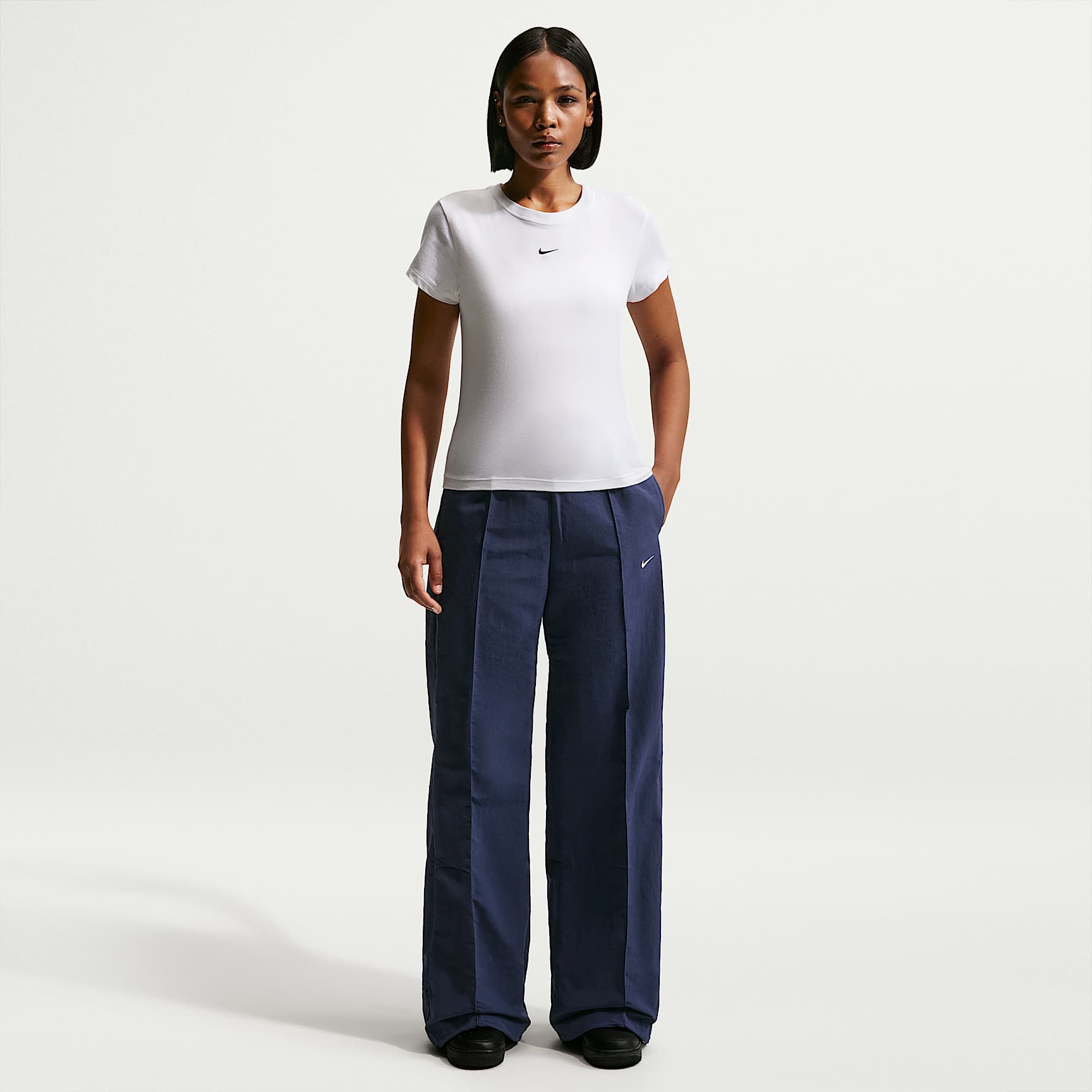 Pants de tiro medio con dobladillo abierto para mujer Nike Sportswear Everything Wovens