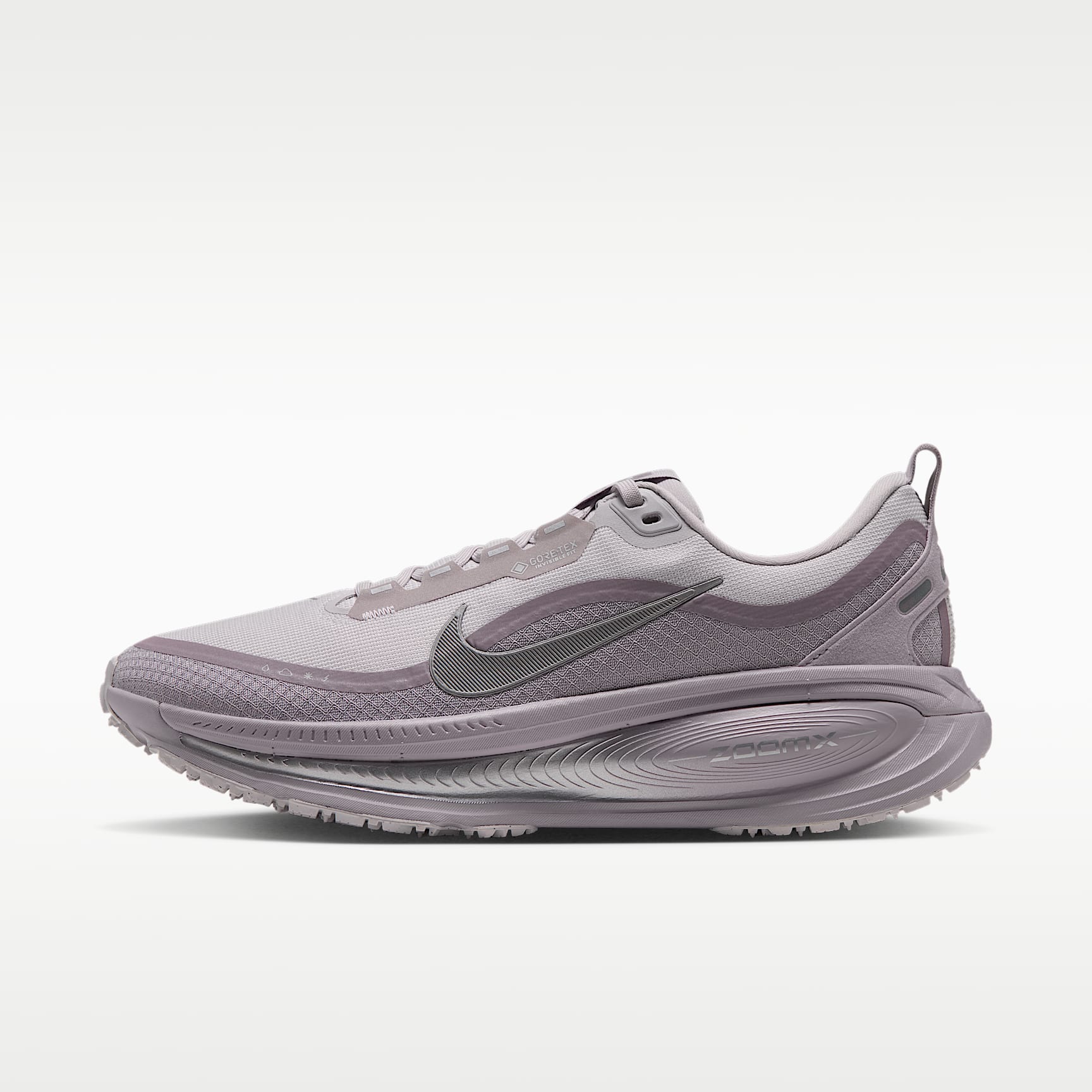 Nike Vomero 18 GORE-TEX Wasserdichter Straßenlaufschuh mit reflektierenden Designakzenten (Damen)